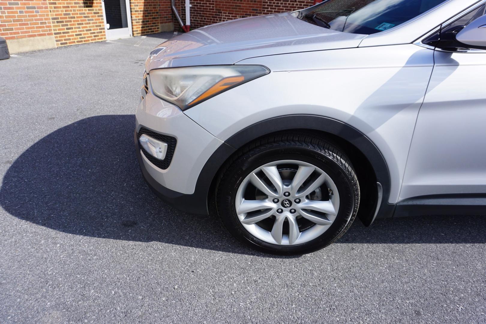 2013 SILVER /BLACK HYUNDAI SANTA FE SPORT (5XYZWDLA0DG) with an 2L I4 engine, AUTOMATIC transmission, located at 312 Centre Ave, Schuylkill Haven, PA, 17972, (570) 593-5278, 40.638130, -76.177383- Photo#4