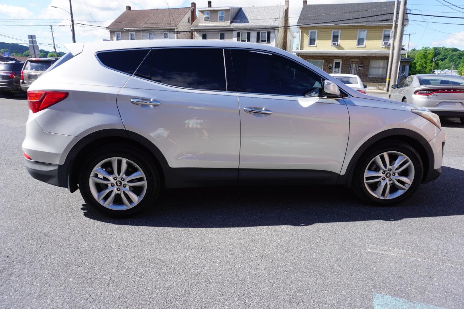 2013 SILVER /BLACK HYUNDAI SANTA FE SPORT (5XYZWDLA0DG) with an 2L I4 engine, AUTOMATIC transmission, located at 312 Centre Ave, Schuylkill Haven, PA, 17972, (570) 593-5278, 40.638130, -76.177383- Photo#12