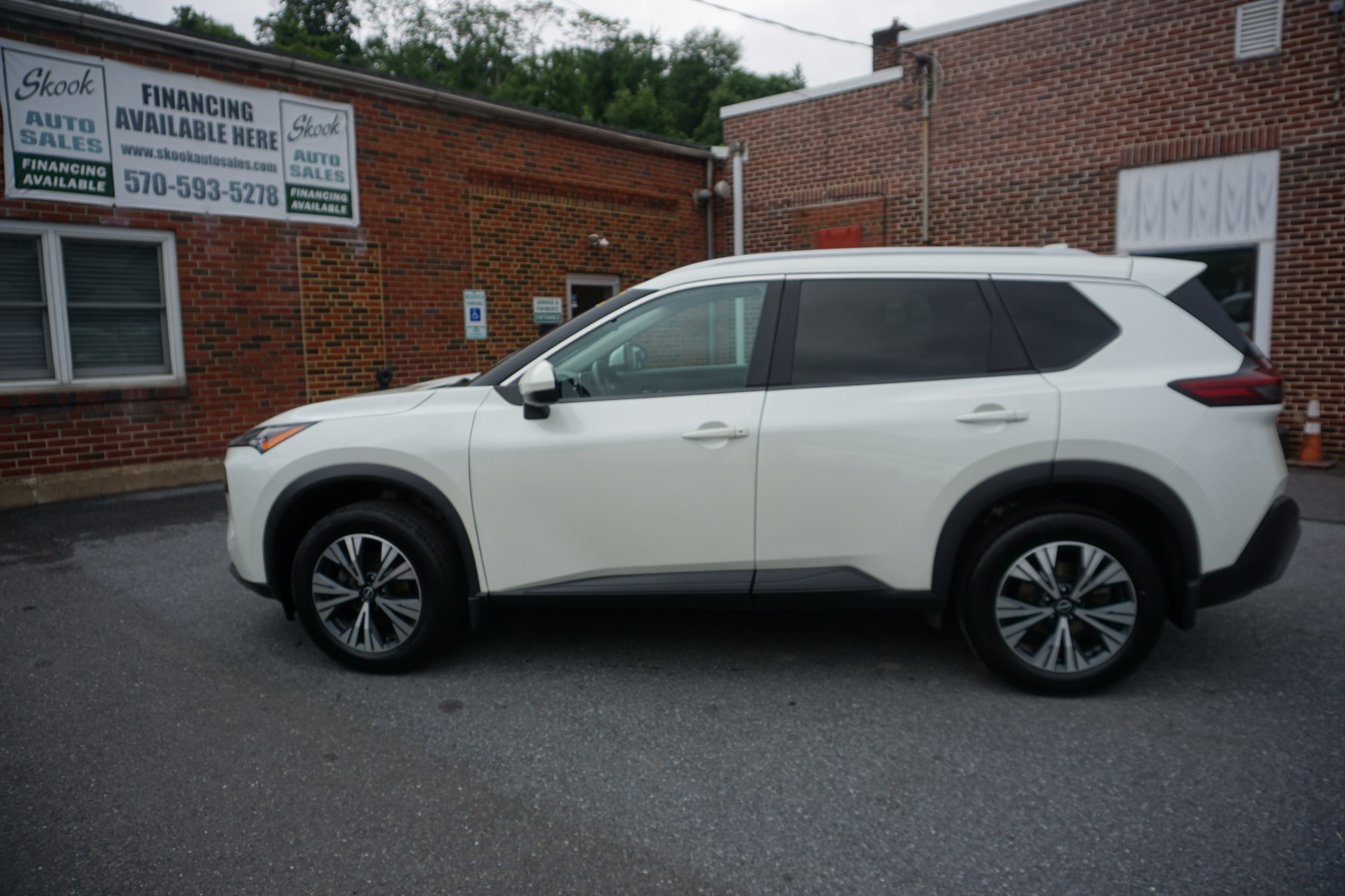 photo of 2023 Nissan Rogue SV