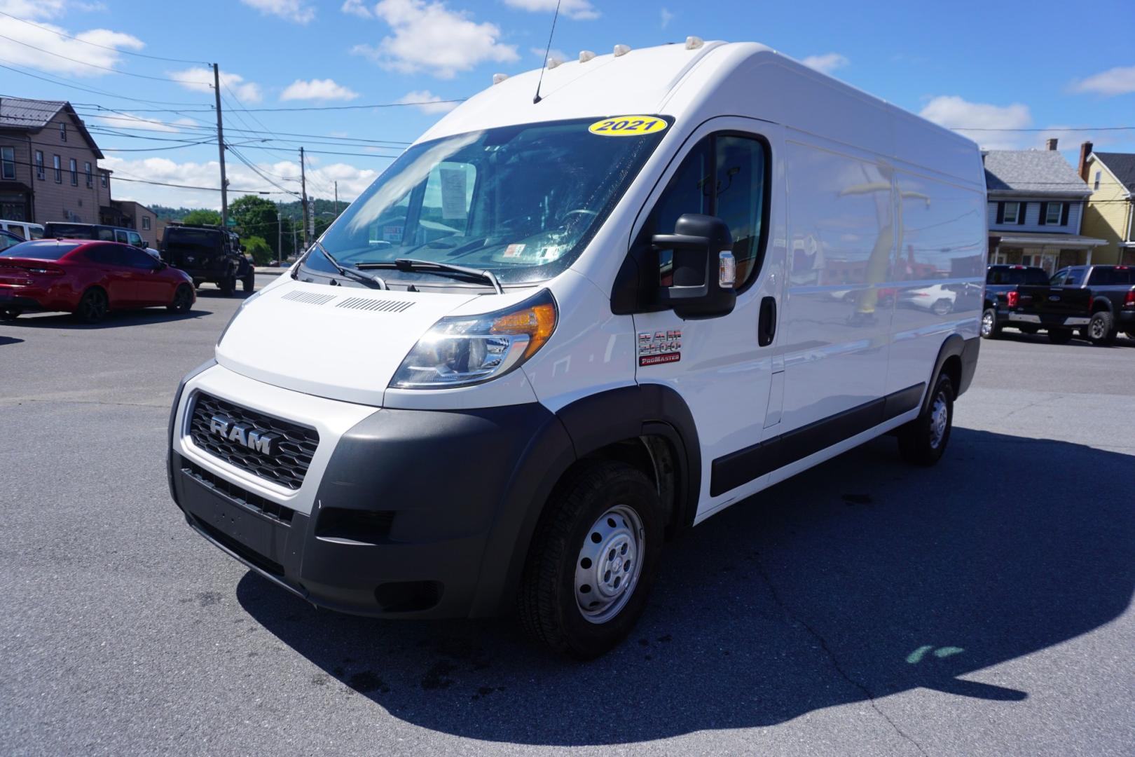 2021 WHITE /GRAY RAM PROMASTER CARGO VAN 2500 (3C6LRVDG2ME) with an 3.6L V6 engine, AUTOMATIC transmission, located at 312 Centre Ave, Schuylkill Haven, PA, 17972, (570) 593-5278, 40.638130, -76.177383- Photo#1