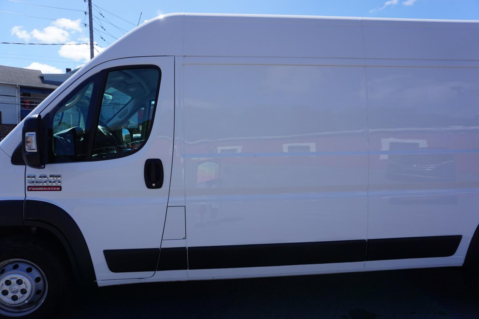 2021 WHITE /GRAY RAM PROMASTER CARGO VAN 2500 (3C6LRVDG2ME) with an 3.6L V6 engine, AUTOMATIC transmission, located at 312 Centre Ave, Schuylkill Haven, PA, 17972, (570) 593-5278, 40.638130, -76.177383- Photo#4