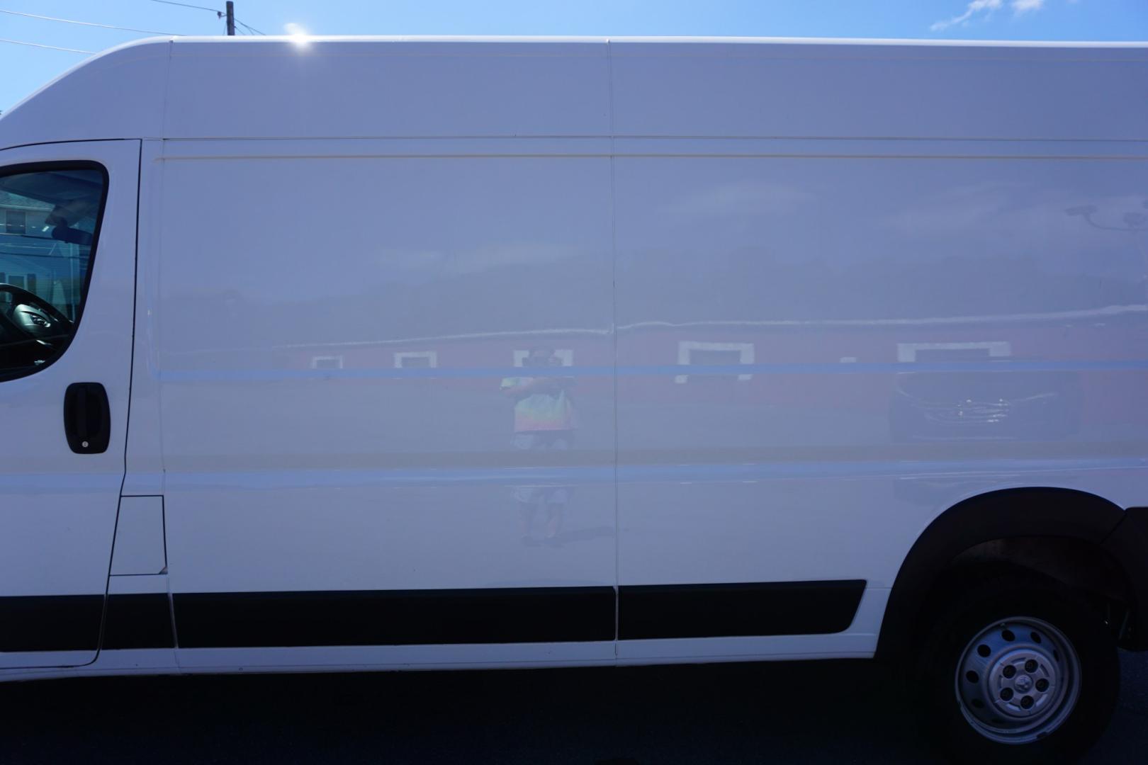 2021 WHITE /GRAY RAM PROMASTER CARGO VAN 2500 (3C6LRVDG2ME) with an 3.6L V6 engine, AUTOMATIC transmission, located at 312 Centre Ave, Schuylkill Haven, PA, 17972, (570) 593-5278, 40.638130, -76.177383- Photo#5