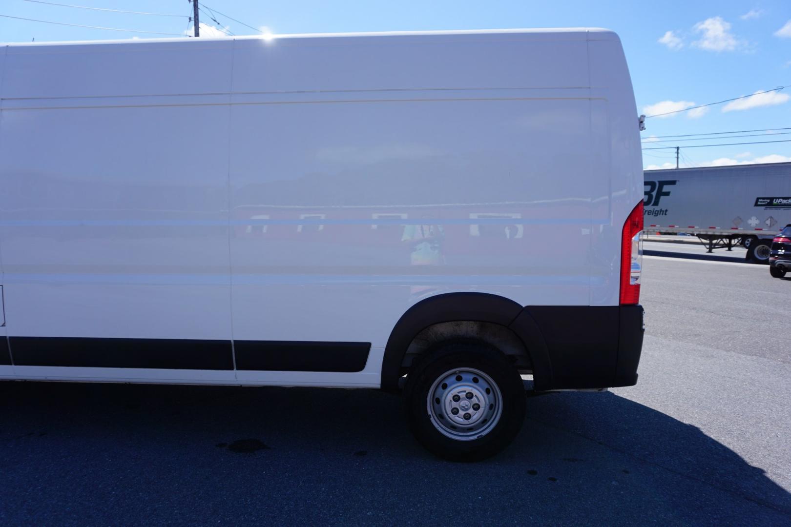2021 WHITE /GRAY RAM PROMASTER CARGO VAN 2500 (3C6LRVDG2ME) with an 3.6L V6 engine, AUTOMATIC transmission, located at 312 Centre Ave, Schuylkill Haven, PA, 17972, (570) 593-5278, 40.638130, -76.177383- Photo#6