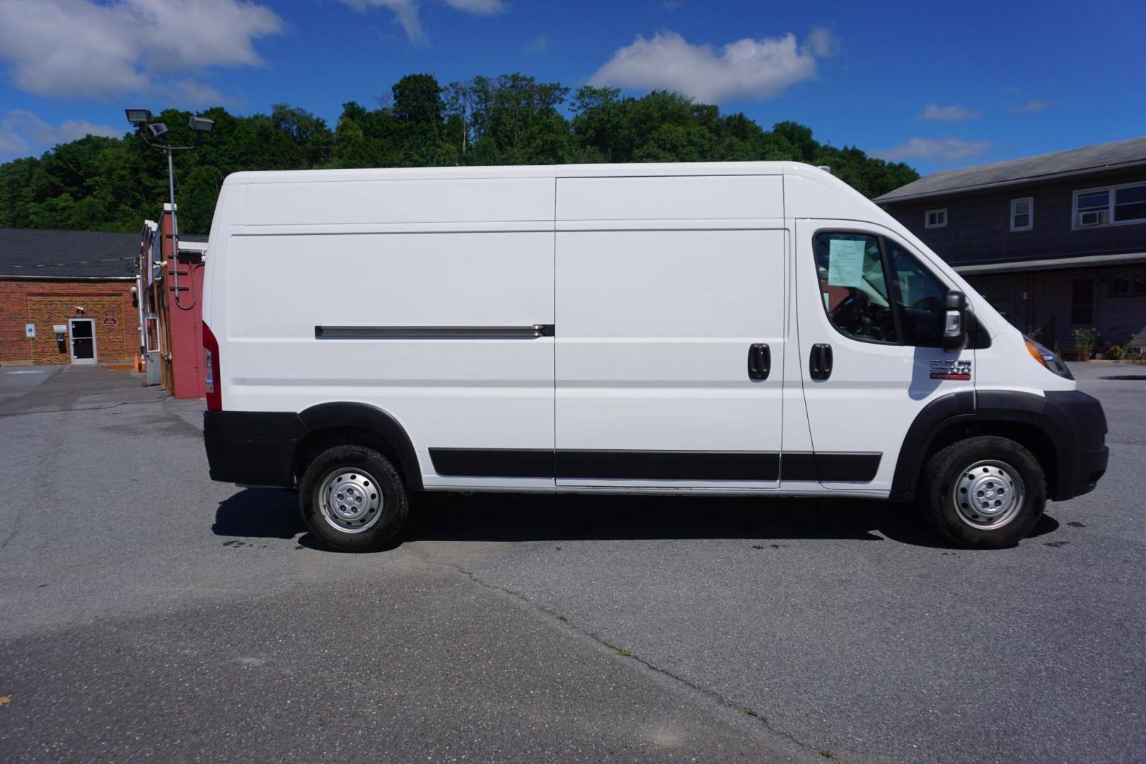 2021 WHITE /GRAY RAM PROMASTER CARGO VAN 2500 (3C6LRVDG2ME) with an 3.6L V6 engine, AUTOMATIC transmission, located at 312 Centre Ave, Schuylkill Haven, PA, 17972, (570) 593-5278, 40.638130, -76.177383- Photo#9
