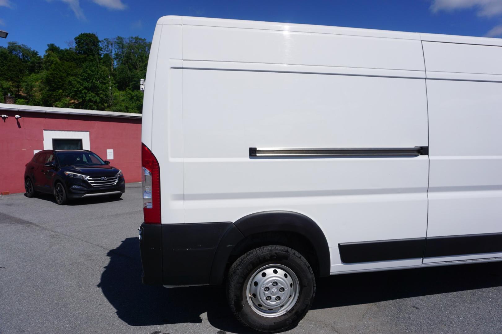 2021 WHITE /GRAY RAM PROMASTER CARGO VAN 2500 (3C6LRVDG2ME) with an 3.6L V6 engine, AUTOMATIC transmission, located at 312 Centre Ave, Schuylkill Haven, PA, 17972, (570) 593-5278, 40.638130, -76.177383- Photo#11