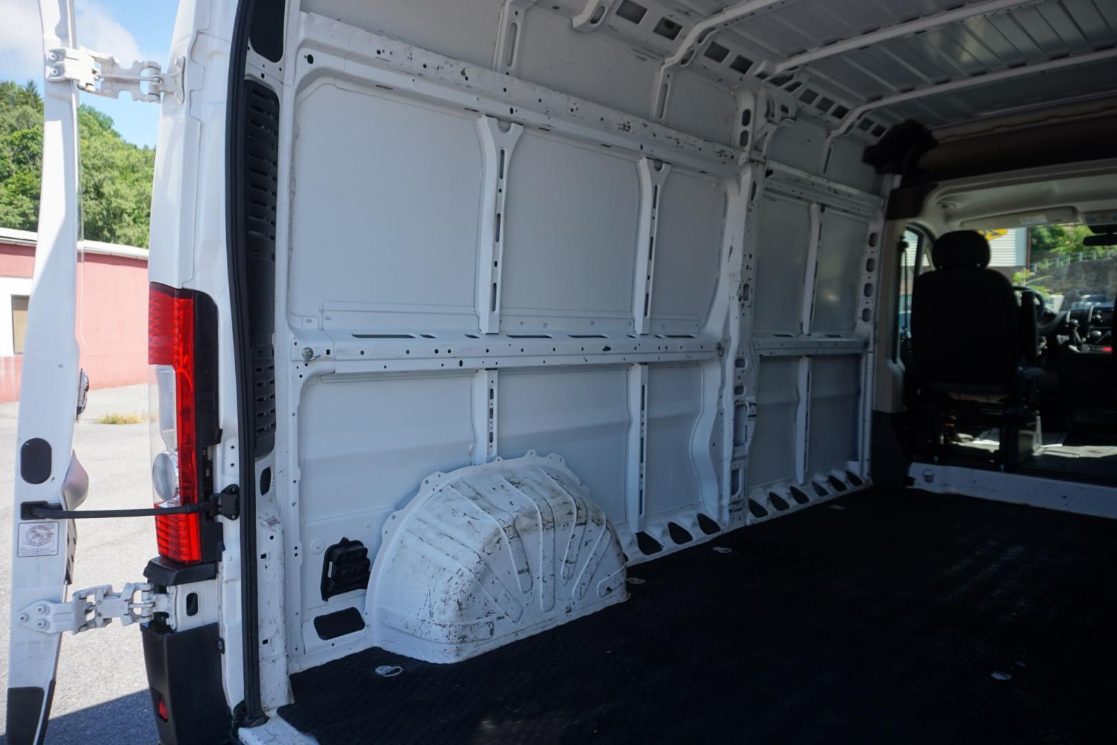 2021 WHITE /GRAY RAM PROMASTER CARGO VAN 2500 (3C6LRVDG2ME) with an 3.6L V6 engine, AUTOMATIC transmission, located at 312 Centre Ave, Schuylkill Haven, PA, 17972, (570) 593-5278, 40.638130, -76.177383- Photo#27