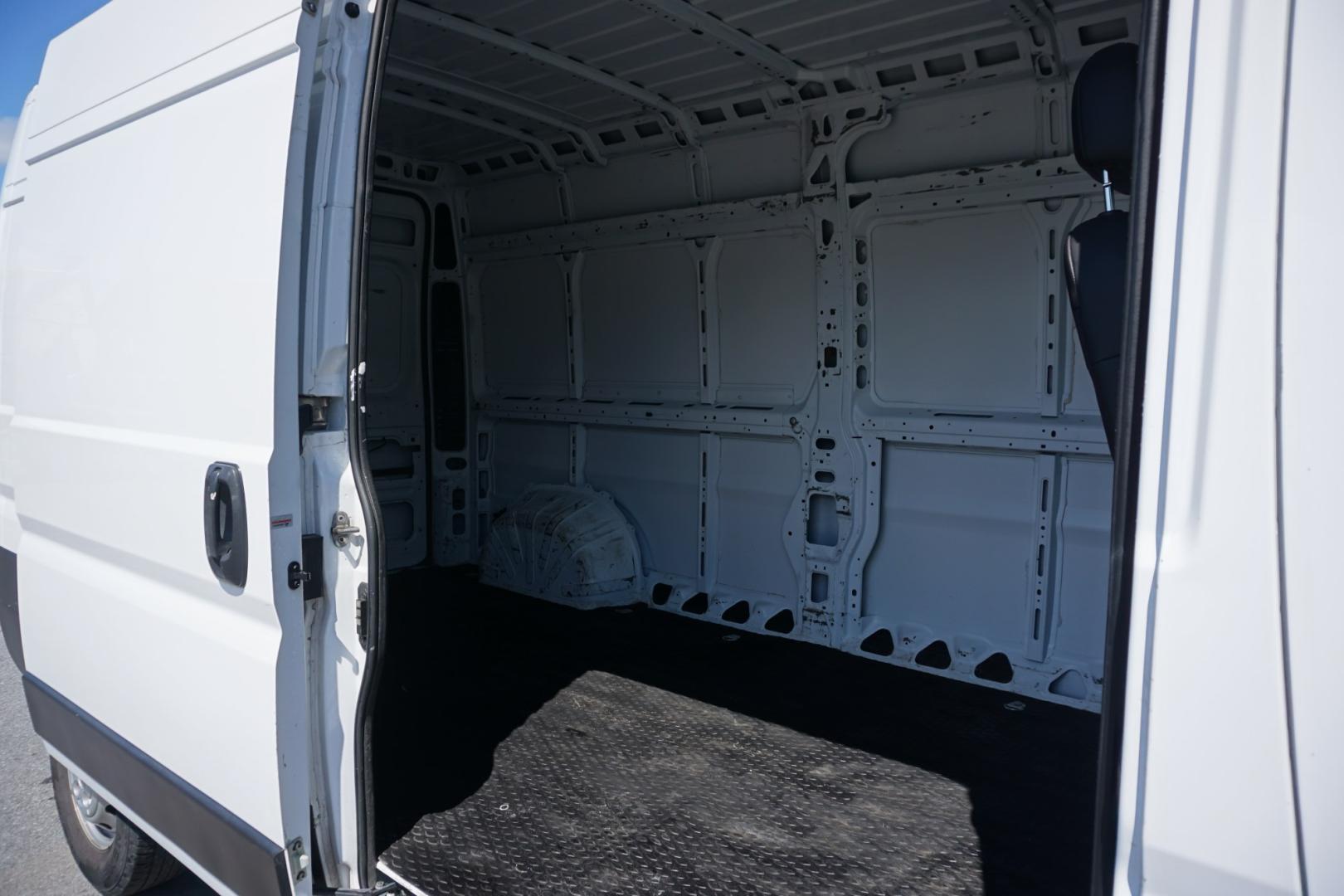 2021 WHITE /GRAY RAM PROMASTER CARGO VAN 2500 (3C6LRVDG2ME) with an 3.6L V6 engine, AUTOMATIC transmission, located at 312 Centre Ave, Schuylkill Haven, PA, 17972, (570) 593-5278, 40.638130, -76.177383- Photo#31