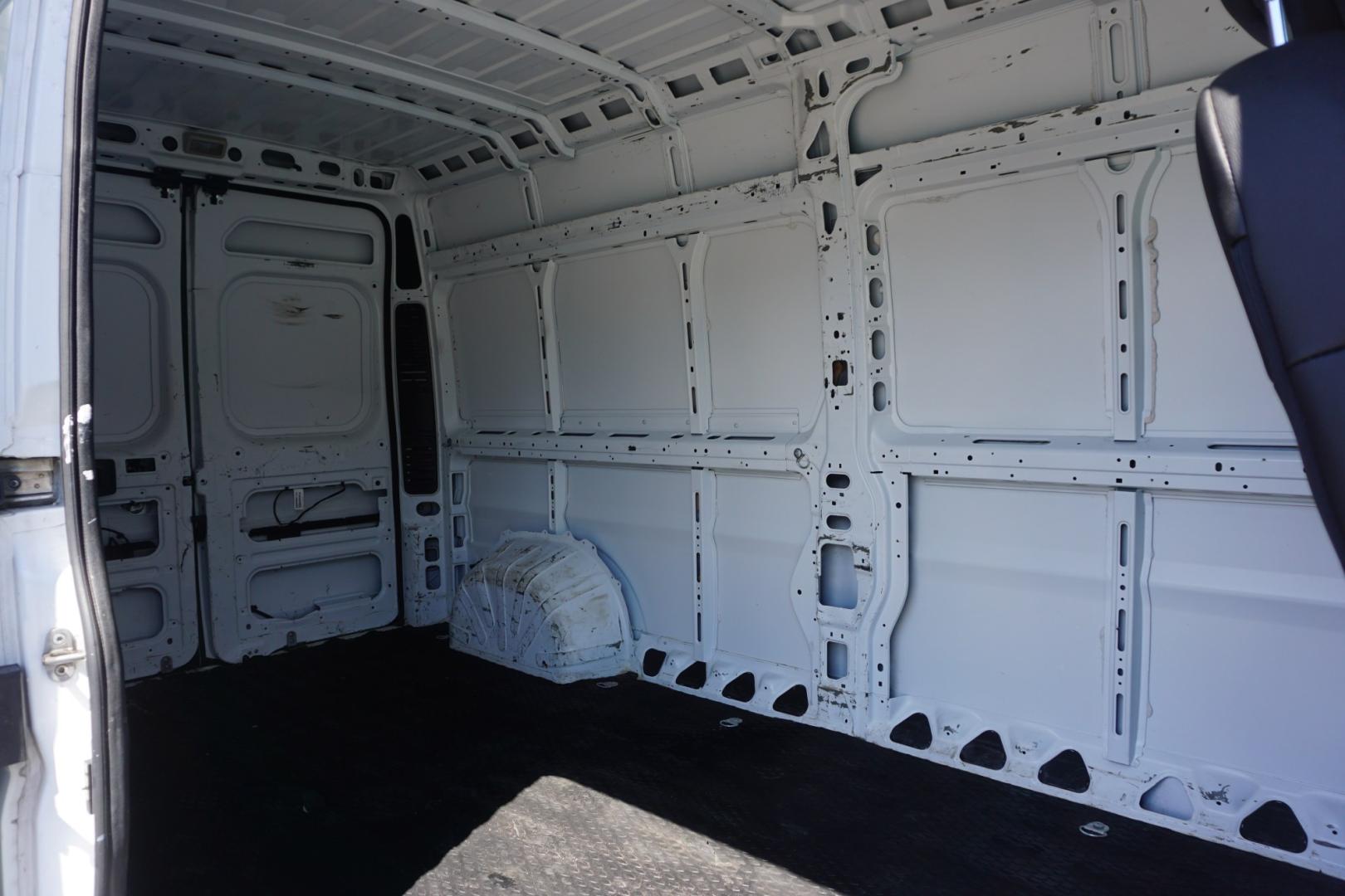 2021 WHITE /GRAY RAM PROMASTER CARGO VAN 2500 (3C6LRVDG2ME) with an 3.6L V6 engine, AUTOMATIC transmission, located at 312 Centre Ave, Schuylkill Haven, PA, 17972, (570) 593-5278, 40.638130, -76.177383- Photo#32