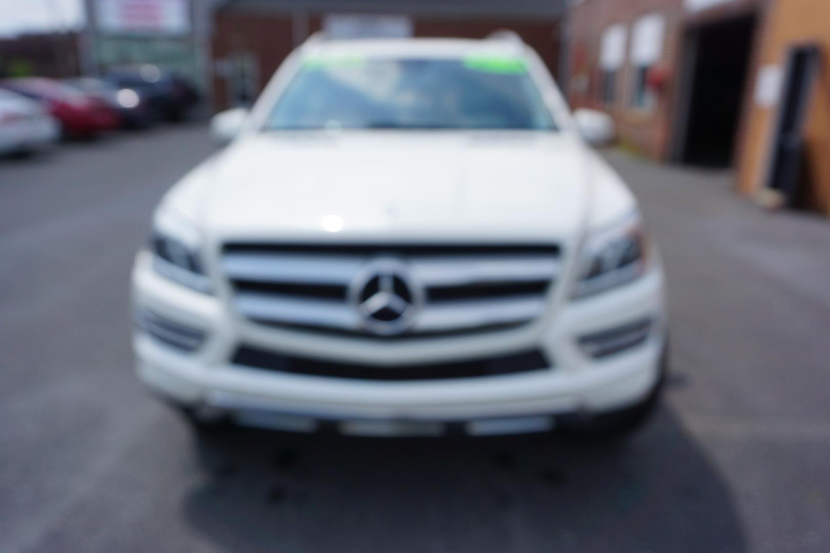 2015 POLAR WHITE MERCEDES-BENZ GL-CLASS GL450 (4JGDF6EE6FA) with an 3L V6 engine, AUTOMATIC transmission, located at 312 Centre Ave, Schuylkill Haven, PA, 17972, (570) 593-5278, 40.638130, -76.177383- Photo#1