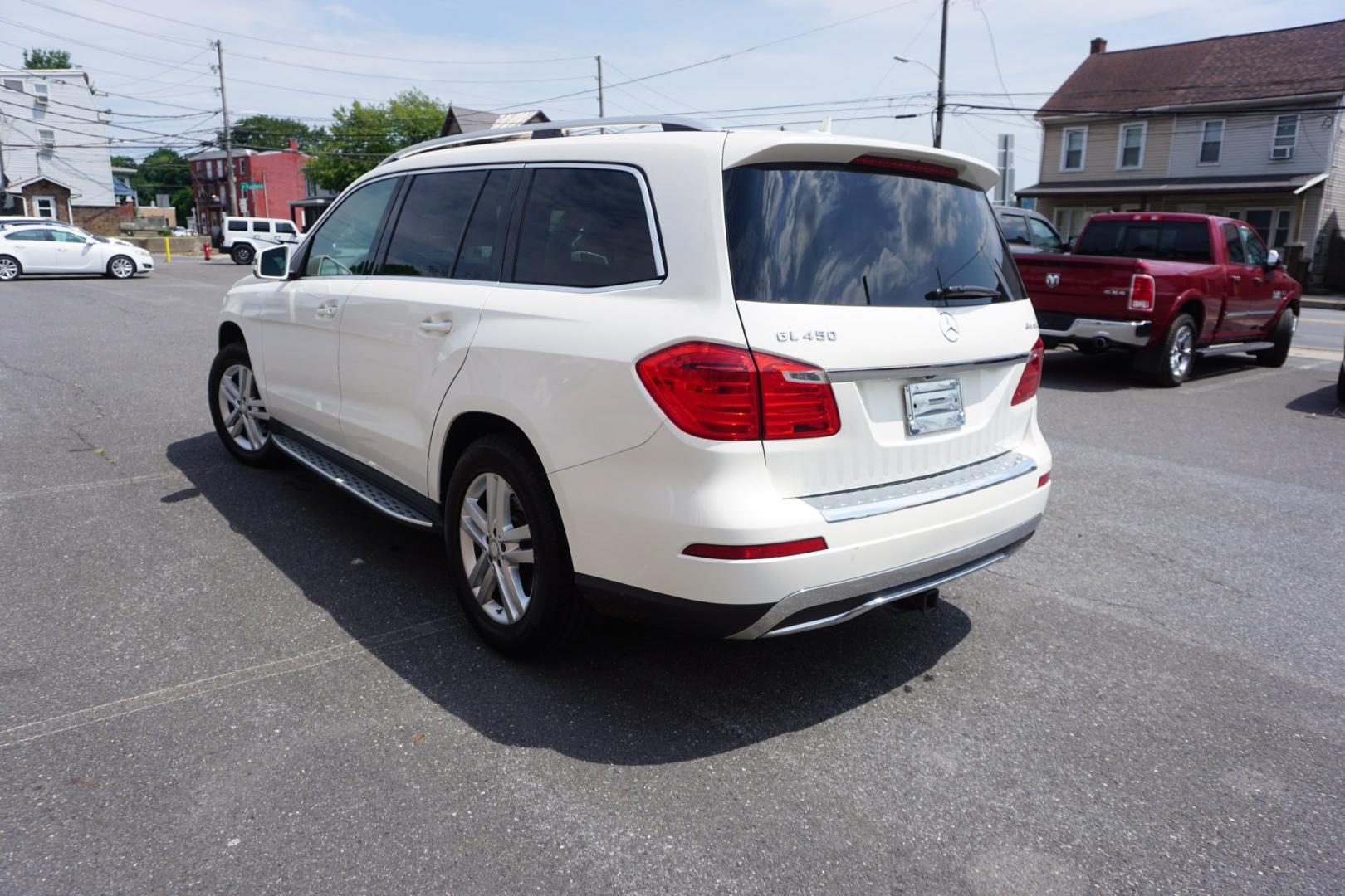 2015 POLAR WHITE MERCEDES-BENZ GL-CLASS GL450 (4JGDF6EE6FA) with an 3L V6 engine, AUTOMATIC transmission, located at 312 Centre Ave, Schuylkill Haven, PA, 17972, (570) 593-5278, 40.638130, -76.177383- Photo#7