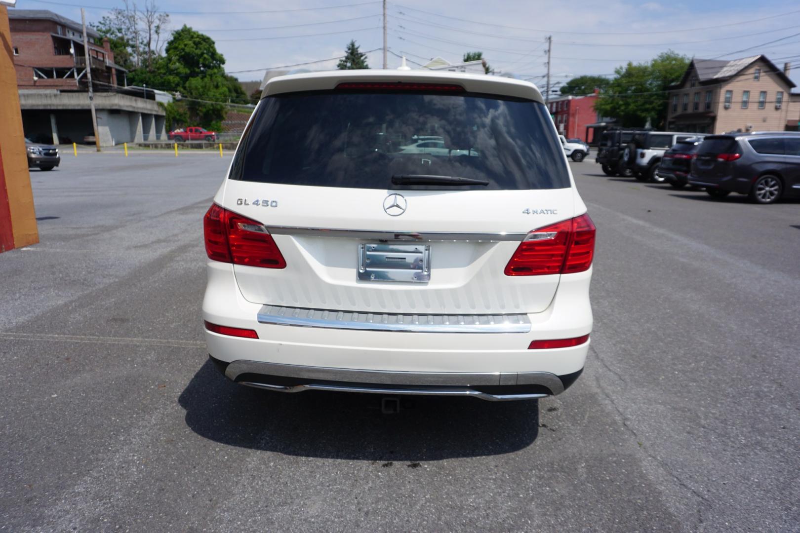 2015 POLAR WHITE MERCEDES-BENZ GL-CLASS GL450 (4JGDF6EE6FA) with an 3L V6 engine, AUTOMATIC transmission, located at 312 Centre Ave, Schuylkill Haven, PA, 17972, (570) 593-5278, 40.638130, -76.177383- Photo#8