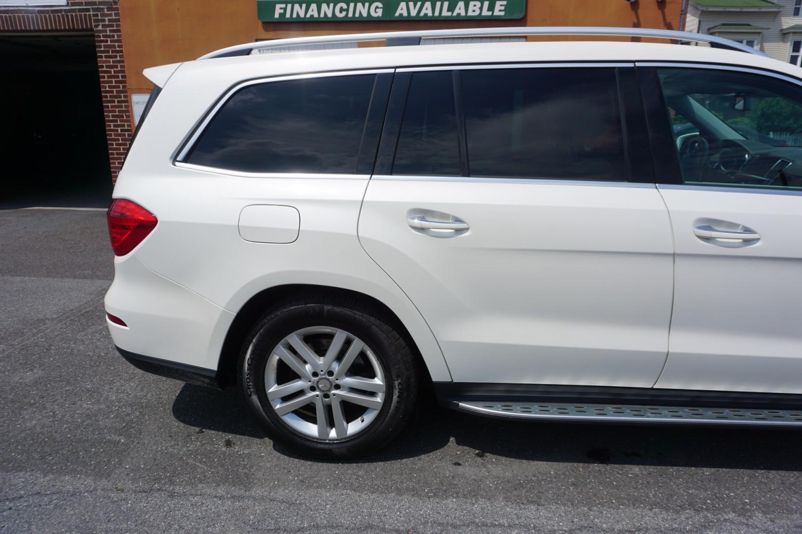 2015 POLAR WHITE MERCEDES-BENZ GL-CLASS GL450 (4JGDF6EE6FA) with an 3L V6 engine, AUTOMATIC transmission, located at 312 Centre Ave, Schuylkill Haven, PA, 17972, (570) 593-5278, 40.638130, -76.177383- Photo#12