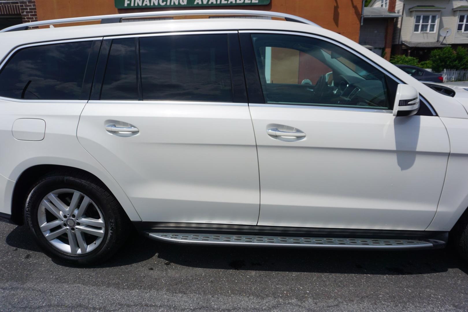 2015 POLAR WHITE MERCEDES-BENZ GL-CLASS GL450 (4JGDF6EE6FA) with an 3L V6 engine, AUTOMATIC transmission, located at 312 Centre Ave, Schuylkill Haven, PA, 17972, (570) 593-5278, 40.638130, -76.177383- Photo#13
