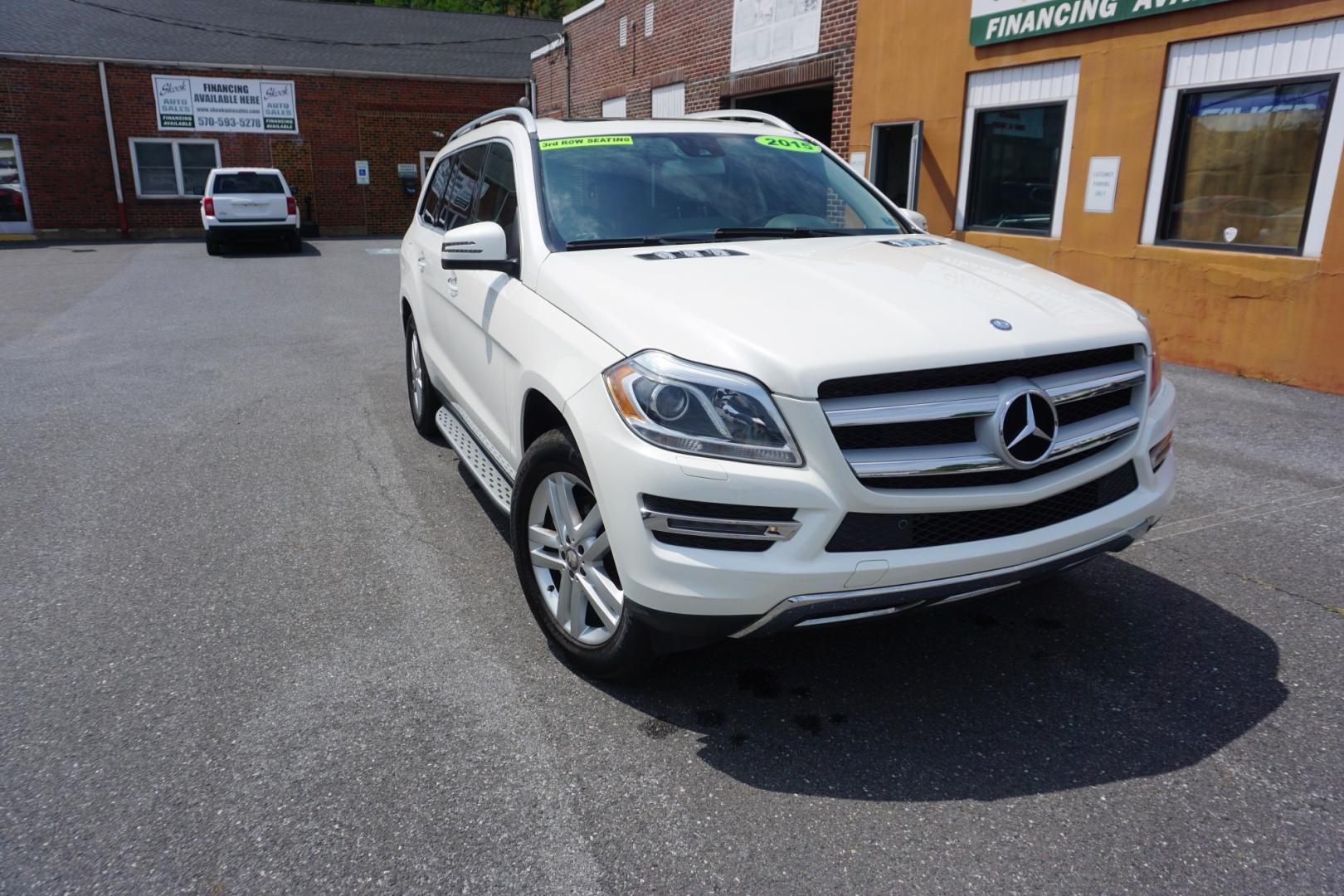 2015 POLAR WHITE MERCEDES-BENZ GL-CLASS GL450 (4JGDF6EE6FA) with an 3L V6 engine, AUTOMATIC transmission, located at 312 Centre Ave, Schuylkill Haven, PA, 17972, (570) 593-5278, 40.638130, -76.177383- Photo#15