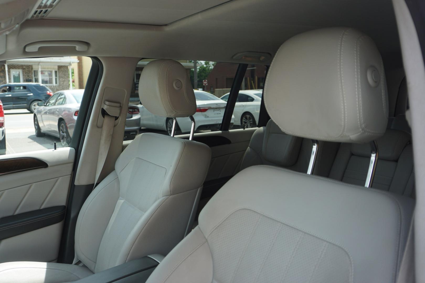 2015 POLAR WHITE MERCEDES-BENZ GL-CLASS GL450 (4JGDF6EE6FA) with an 3L V6 engine, AUTOMATIC transmission, located at 312 Centre Ave, Schuylkill Haven, PA, 17972, (570) 593-5278, 40.638130, -76.177383- Photo#18