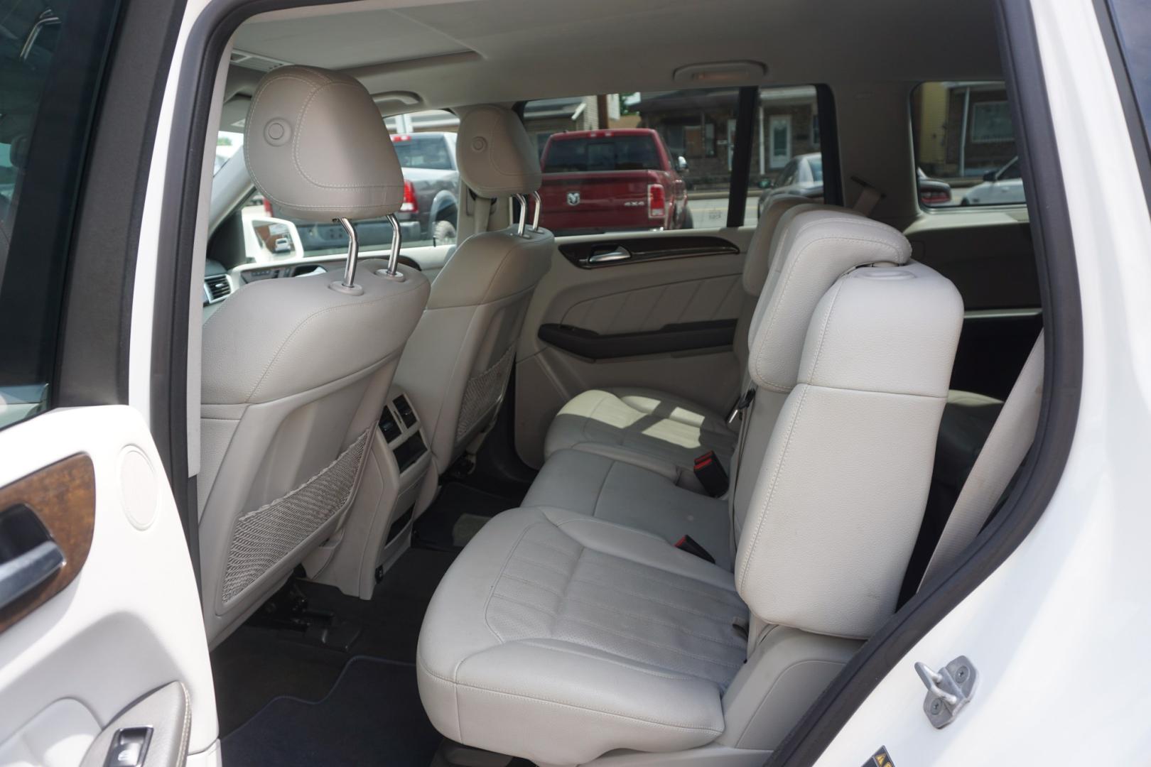 2015 POLAR WHITE MERCEDES-BENZ GL-CLASS GL450 (4JGDF6EE6FA) with an 3L V6 engine, AUTOMATIC transmission, located at 312 Centre Ave, Schuylkill Haven, PA, 17972, (570) 593-5278, 40.638130, -76.177383- Photo#30