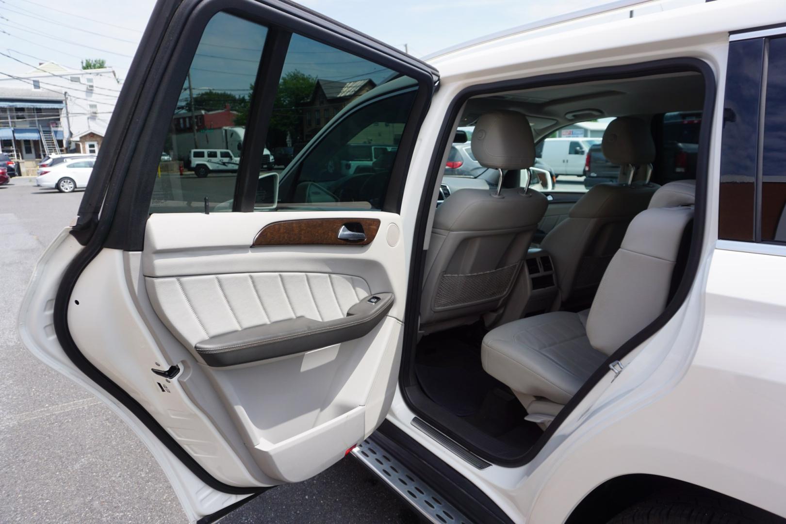 2015 POLAR WHITE MERCEDES-BENZ GL-CLASS GL450 (4JGDF6EE6FA) with an 3L V6 engine, AUTOMATIC transmission, located at 312 Centre Ave, Schuylkill Haven, PA, 17972, (570) 593-5278, 40.638130, -76.177383- Photo#31
