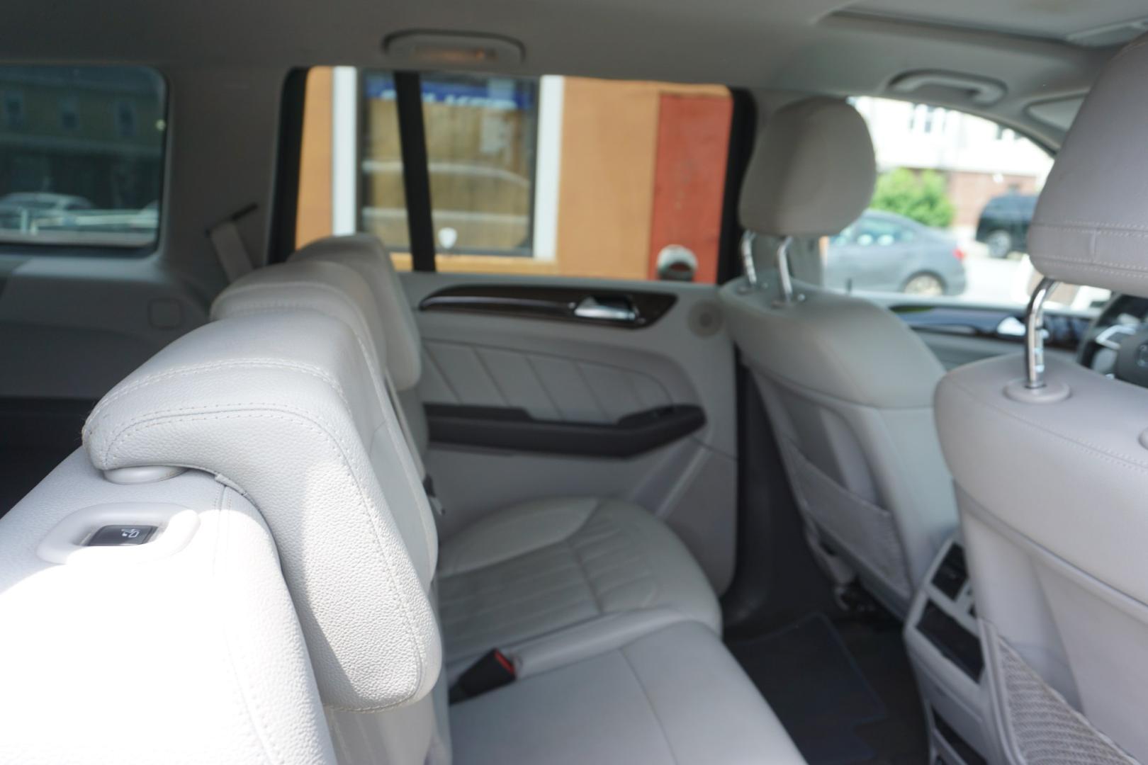 2015 POLAR WHITE MERCEDES-BENZ GL-CLASS GL450 (4JGDF6EE6FA) with an 3L V6 engine, AUTOMATIC transmission, located at 312 Centre Ave, Schuylkill Haven, PA, 17972, (570) 593-5278, 40.638130, -76.177383- Photo#34