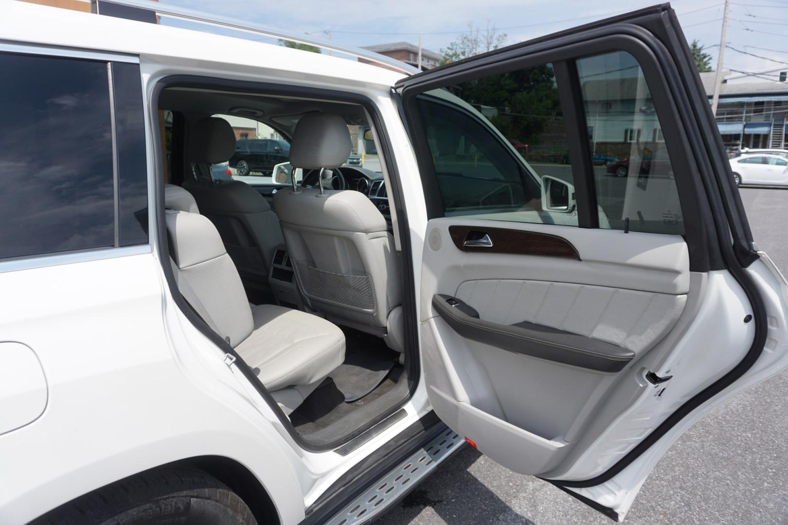 2015 POLAR WHITE MERCEDES-BENZ GL-CLASS GL450 (4JGDF6EE6FA) with an 3L V6 engine, AUTOMATIC transmission, located at 312 Centre Ave, Schuylkill Haven, PA, 17972, (570) 593-5278, 40.638130, -76.177383- Photo#38
