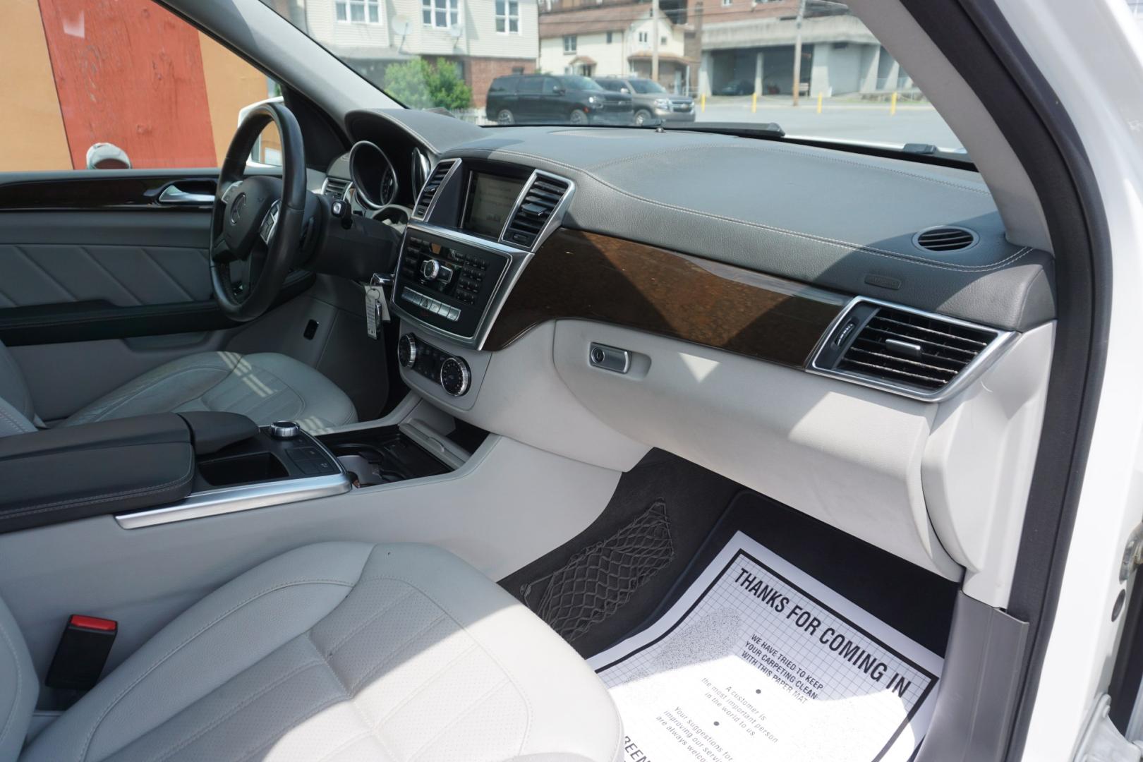 2015 POLAR WHITE MERCEDES-BENZ GL-CLASS GL450 (4JGDF6EE6FA) with an 3L V6 engine, AUTOMATIC transmission, located at 312 Centre Ave, Schuylkill Haven, PA, 17972, (570) 593-5278, 40.638130, -76.177383- Photo#39