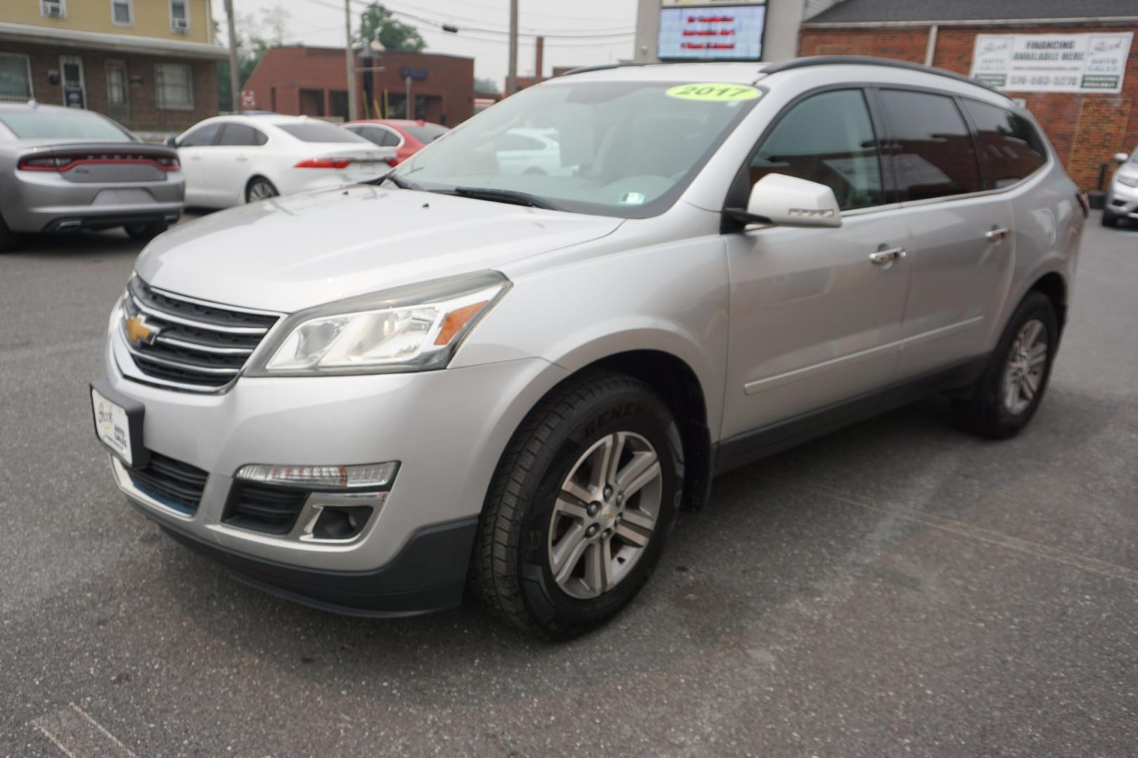 2017 GRAY /BLACK CHEVROLET TRAVERSE 1LT (1GNKVGKD0HJ) with an 3.6L V6 engine, AUTOMATIC transmission, located at 312 Centre Ave, Schuylkill Haven, PA, 17972, (570) 593-5278, 40.638130, -76.177383- Photo#3