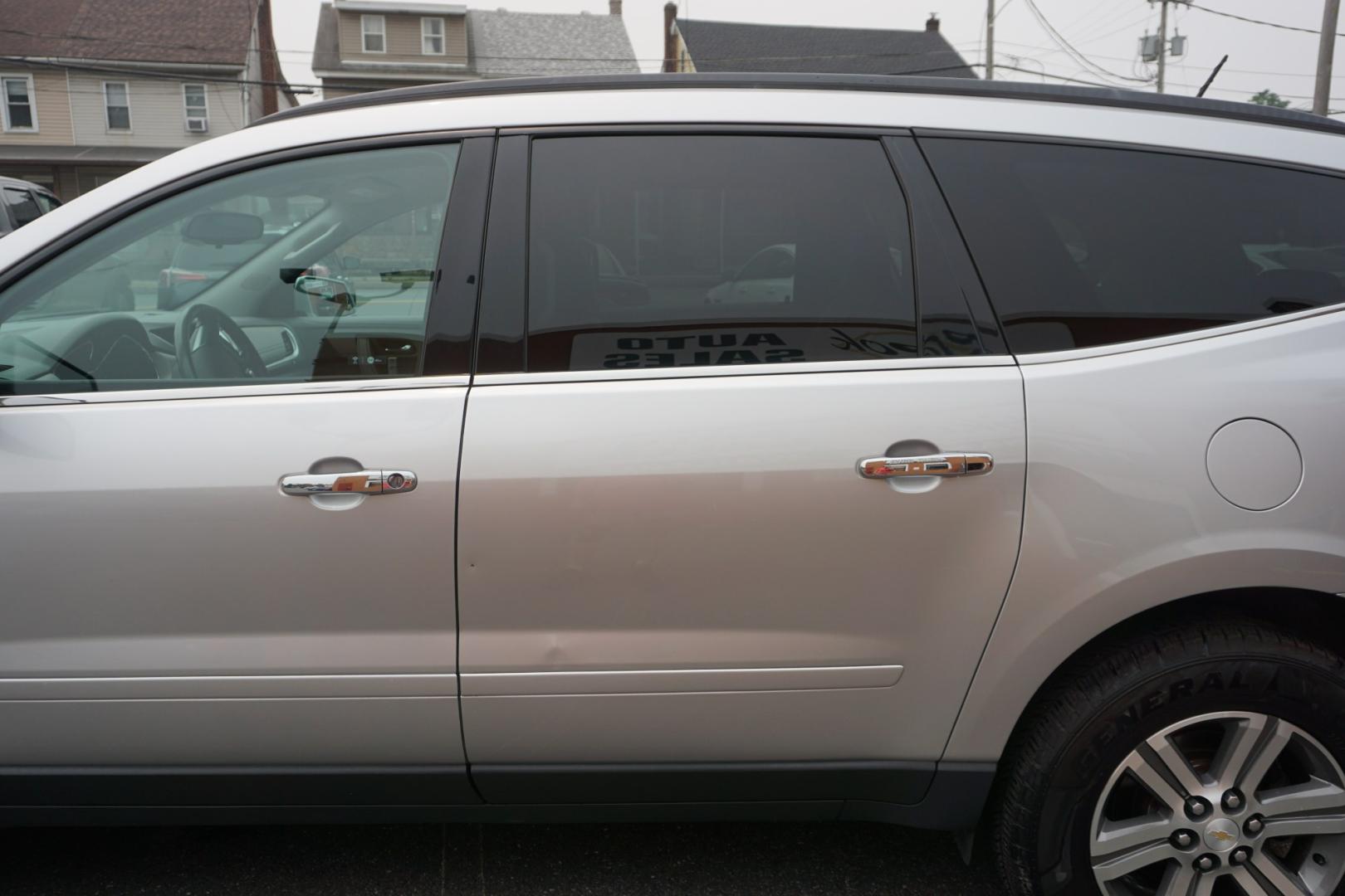 2017 GRAY /BLACK CHEVROLET TRAVERSE 1LT (1GNKVGKD0HJ) with an 3.6L V6 engine, AUTOMATIC transmission, located at 312 Centre Ave, Schuylkill Haven, PA, 17972, (570) 593-5278, 40.638130, -76.177383- Photo#6