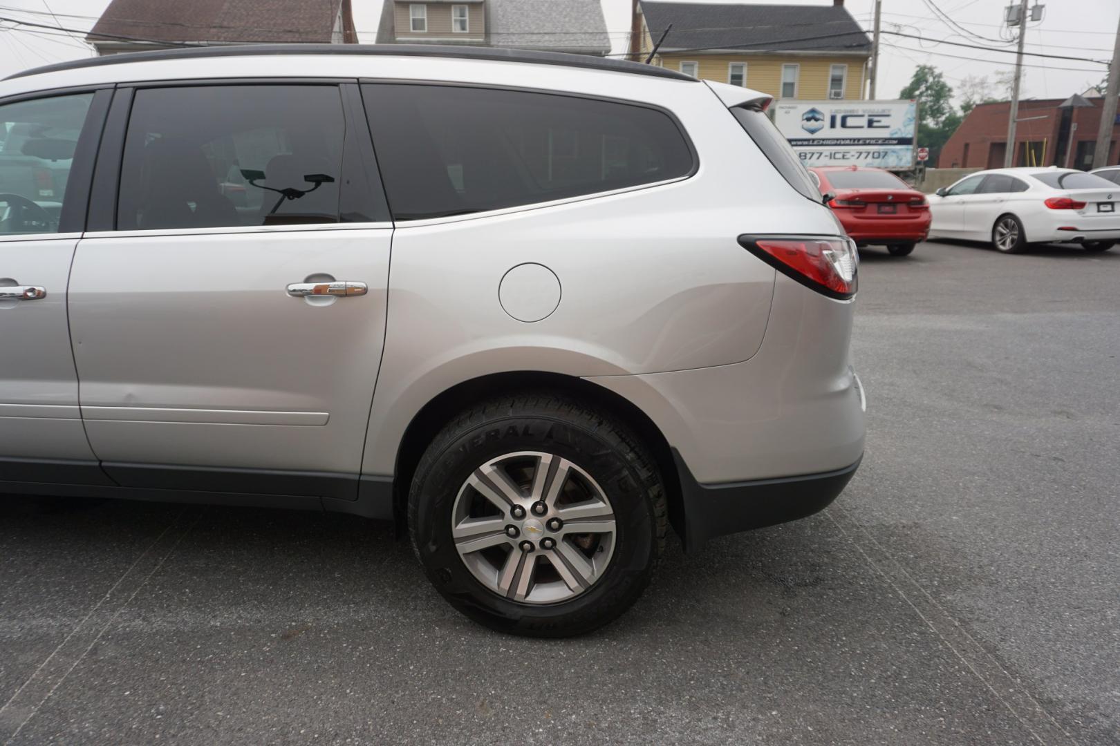 2017 GRAY /BLACK CHEVROLET TRAVERSE 1LT (1GNKVGKD0HJ) with an 3.6L V6 engine, AUTOMATIC transmission, located at 312 Centre Ave, Schuylkill Haven, PA, 17972, (570) 593-5278, 40.638130, -76.177383- Photo#7
