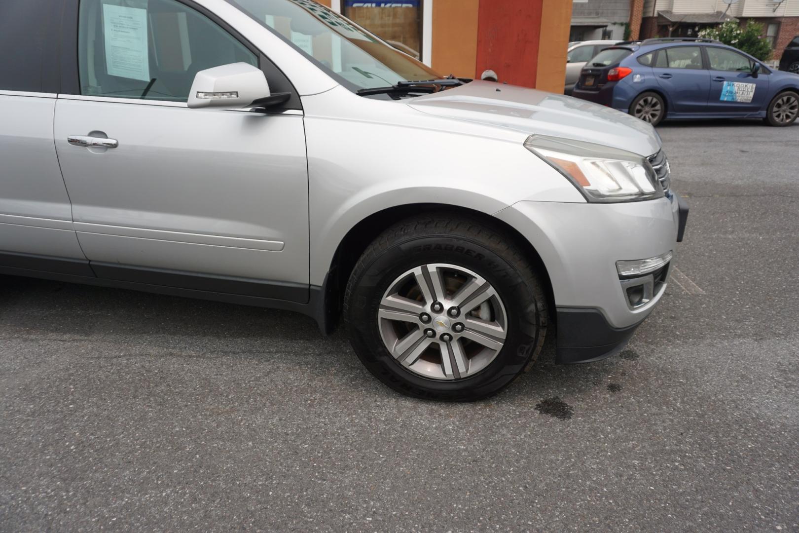 2017 GRAY /BLACK CHEVROLET TRAVERSE 1LT (1GNKVGKD0HJ) with an 3.6L V6 engine, AUTOMATIC transmission, located at 312 Centre Ave, Schuylkill Haven, PA, 17972, (570) 593-5278, 40.638130, -76.177383- Photo#15
