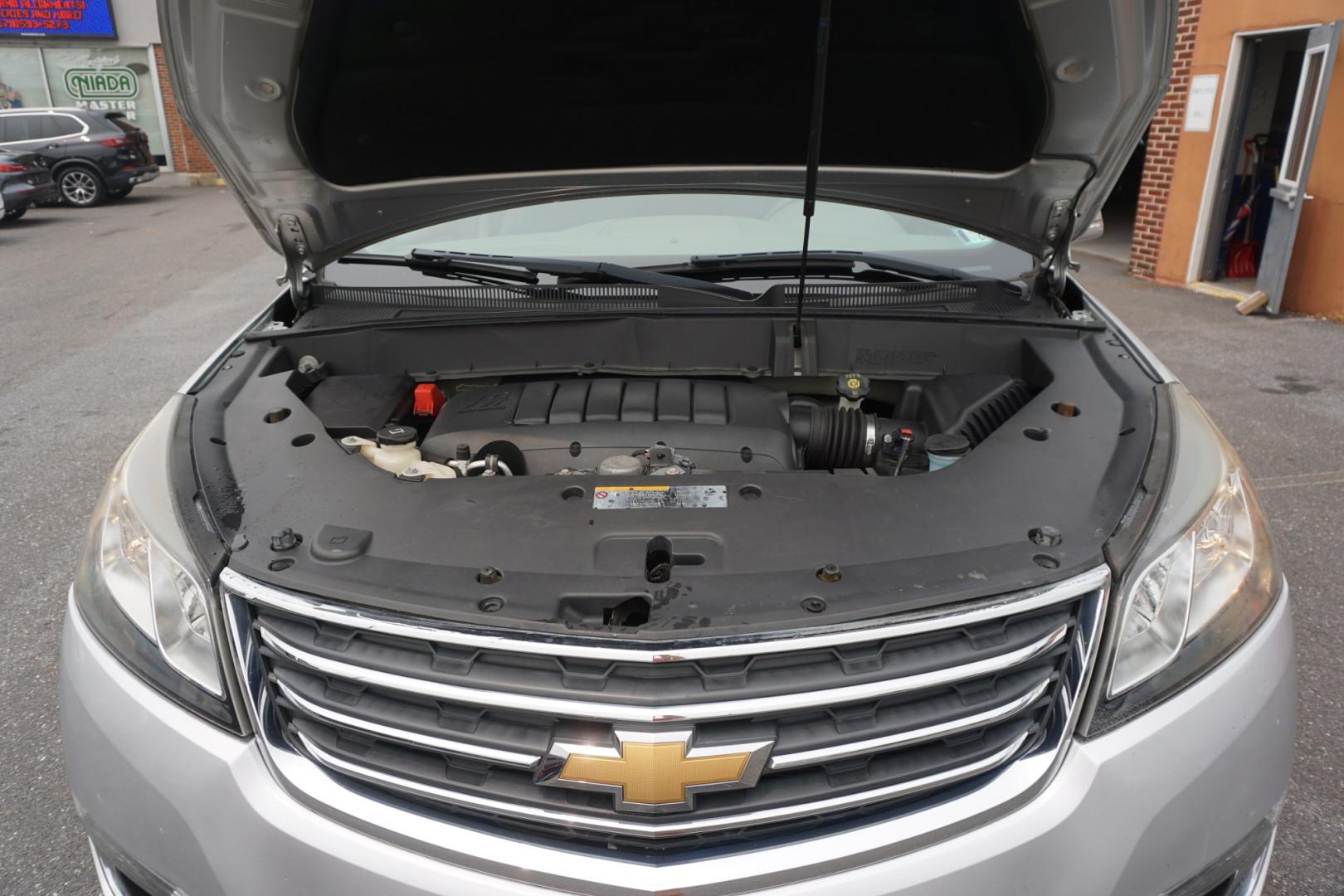 2017 GRAY /BLACK CHEVROLET TRAVERSE 1LT (1GNKVGKD0HJ) with an 3.6L V6 engine, AUTOMATIC transmission, located at 312 Centre Ave, Schuylkill Haven, PA, 17972, (570) 593-5278, 40.638130, -76.177383- Photo#18