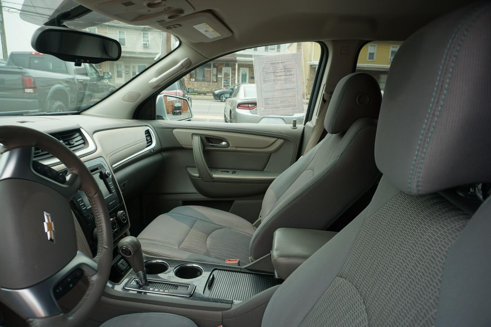2017 GRAY /BLACK CHEVROLET TRAVERSE 1LT (1GNKVGKD0HJ) with an 3.6L V6 engine, AUTOMATIC transmission, located at 312 Centre Ave, Schuylkill Haven, PA, 17972, (570) 593-5278, 40.638130, -76.177383- Photo#20