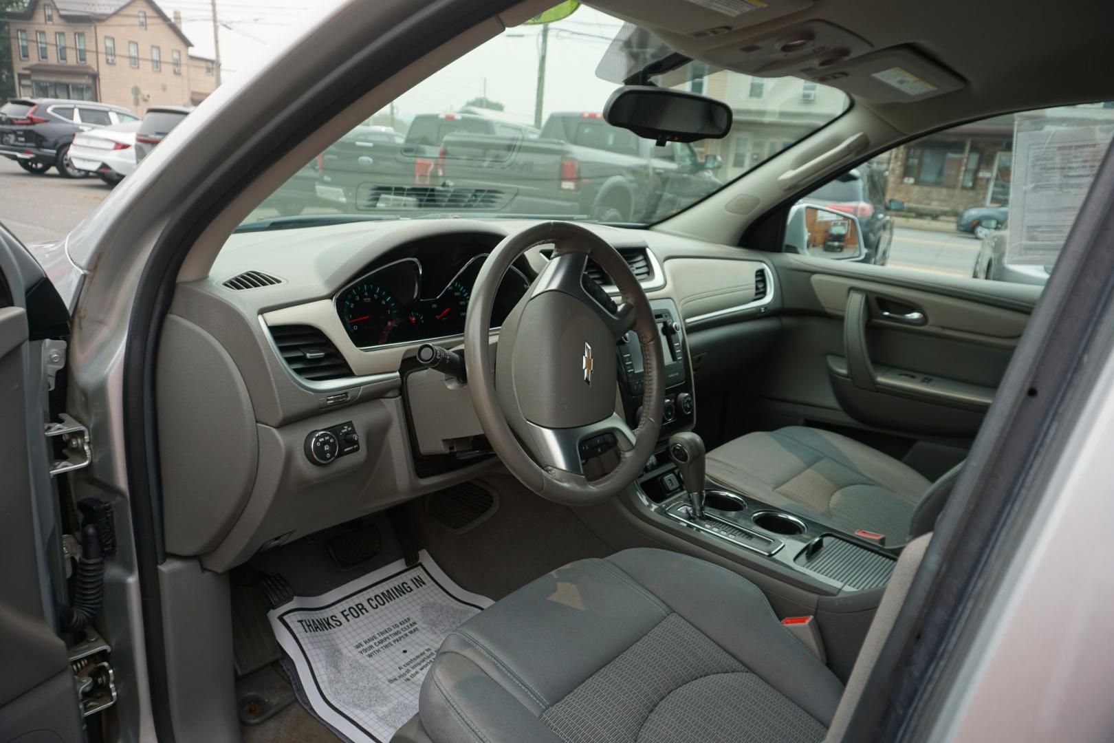2017 GRAY /BLACK CHEVROLET TRAVERSE 1LT (1GNKVGKD0HJ) with an 3.6L V6 engine, AUTOMATIC transmission, located at 312 Centre Ave, Schuylkill Haven, PA, 17972, (570) 593-5278, 40.638130, -76.177383- Photo#21