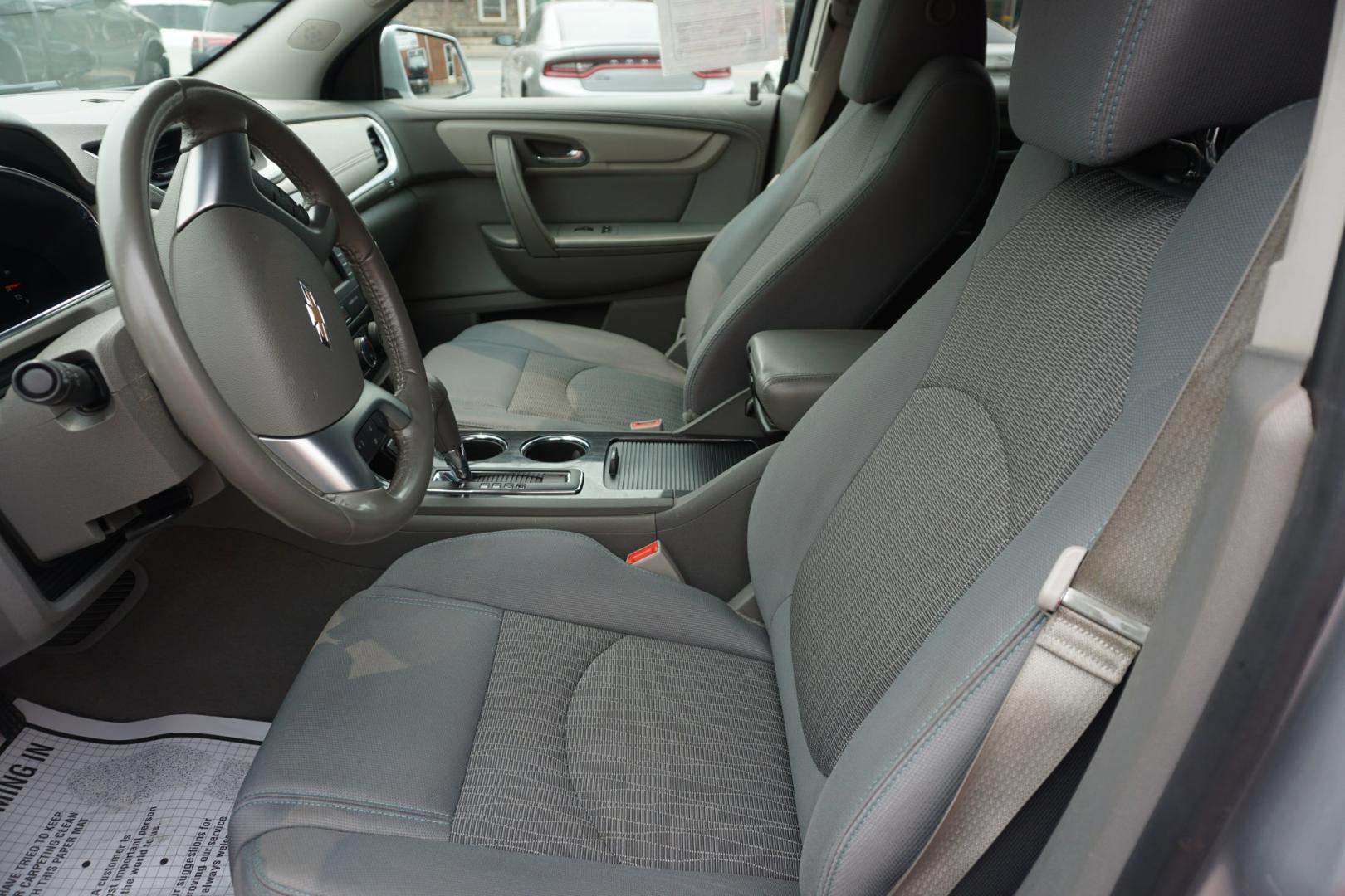 2017 GRAY /BLACK CHEVROLET TRAVERSE 1LT (1GNKVGKD0HJ) with an 3.6L V6 engine, AUTOMATIC transmission, located at 312 Centre Ave, Schuylkill Haven, PA, 17972, (570) 593-5278, 40.638130, -76.177383- Photo#22