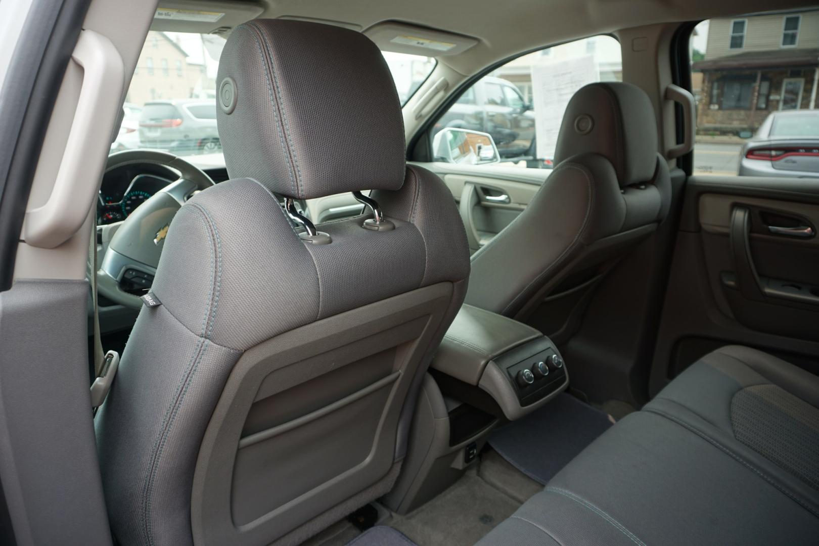 2017 GRAY /BLACK CHEVROLET TRAVERSE 1LT (1GNKVGKD0HJ) with an 3.6L V6 engine, AUTOMATIC transmission, located at 312 Centre Ave, Schuylkill Haven, PA, 17972, (570) 593-5278, 40.638130, -76.177383- Photo#25