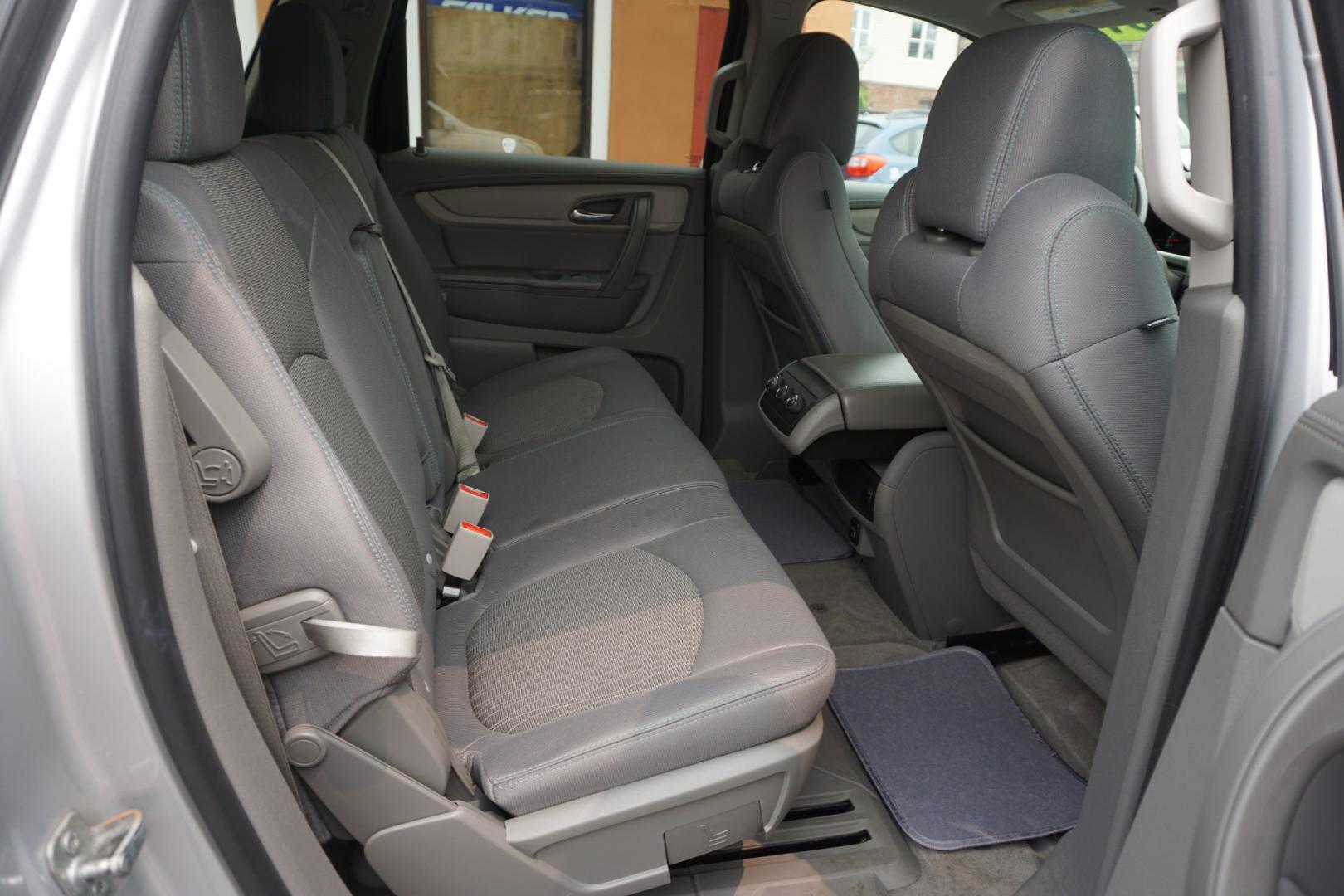 2017 GRAY /BLACK CHEVROLET TRAVERSE 1LT (1GNKVGKD0HJ) with an 3.6L V6 engine, AUTOMATIC transmission, located at 312 Centre Ave, Schuylkill Haven, PA, 17972, (570) 593-5278, 40.638130, -76.177383- Photo#37