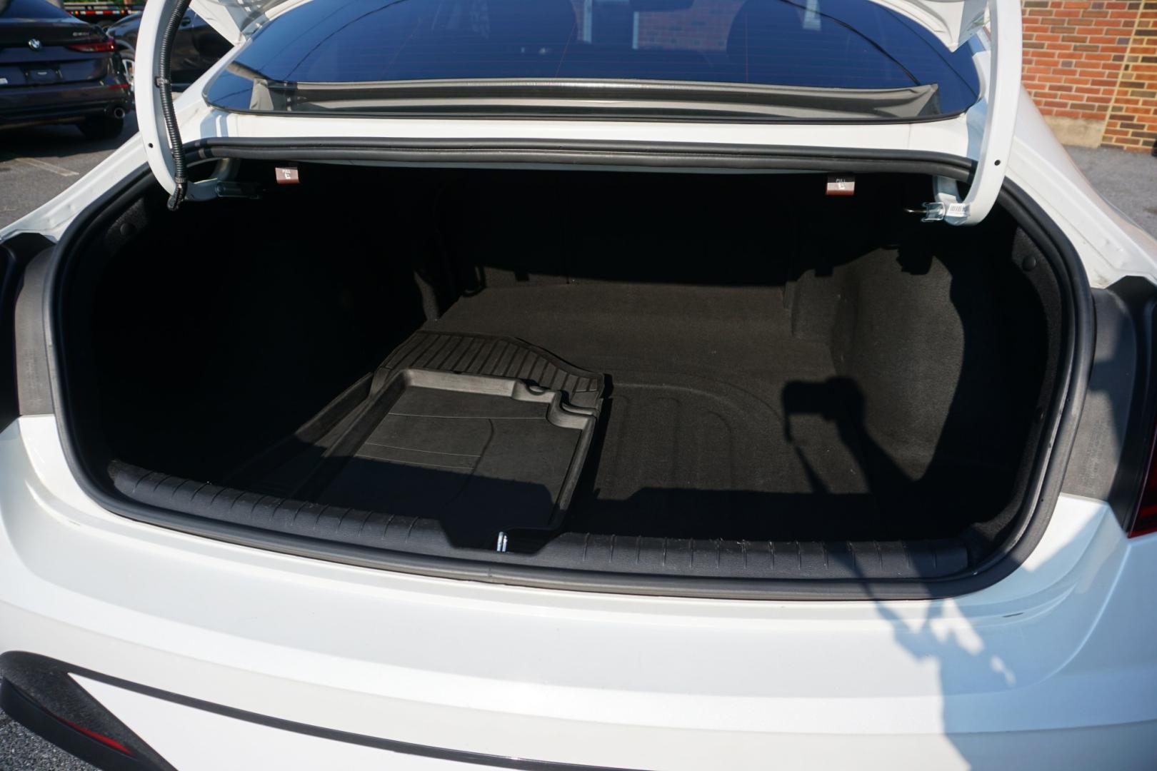 2021 WHITE /BLACK HYUNDAI SONATA SEL (5NPEF4JA5MH) with an 2.5L I4 engine, AUTOMATIC transmission, located at 312 Centre Ave, Schuylkill Haven, PA, 17972, (570) 593-5278, 40.638130, -76.177383- Photo#20