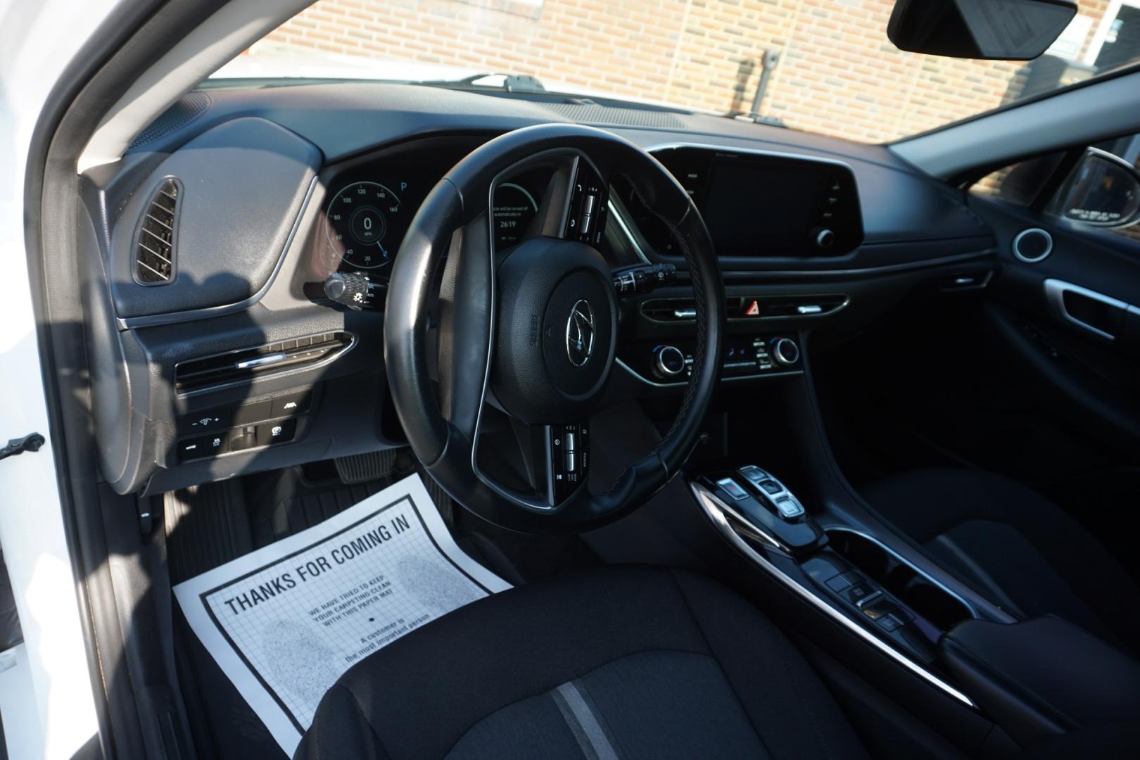 2021 WHITE /BLACK HYUNDAI SONATA SEL (5NPEF4JA5MH) with an 2.5L I4 engine, AUTOMATIC transmission, located at 312 Centre Ave, Schuylkill Haven, PA, 17972, (570) 593-5278, 40.638130, -76.177383- Photo#25