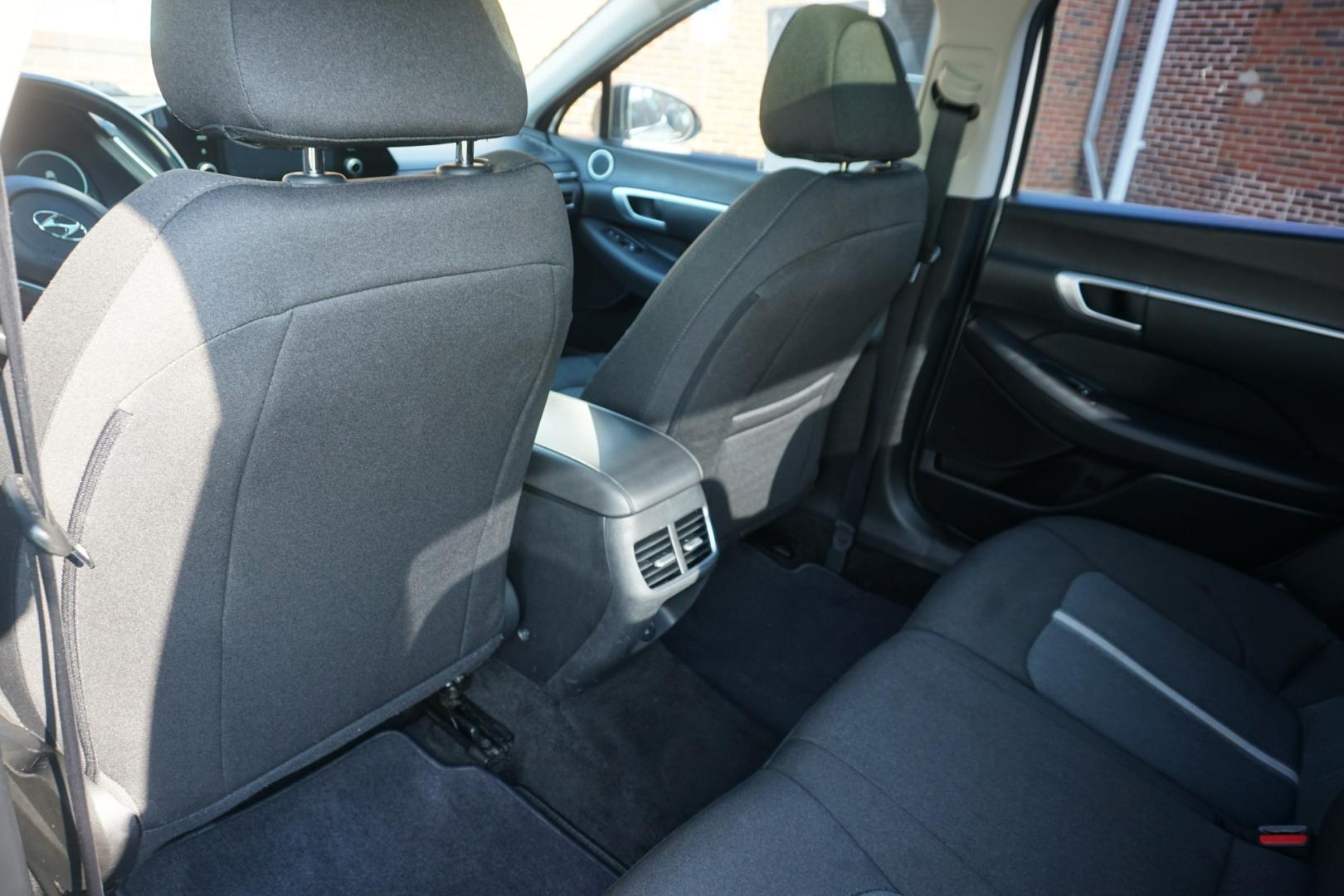 2021 WHITE /BLACK HYUNDAI SONATA SEL (5NPEF4JA5MH) with an 2.5L I4 engine, AUTOMATIC transmission, located at 312 Centre Ave, Schuylkill Haven, PA, 17972, (570) 593-5278, 40.638130, -76.177383- Photo#30