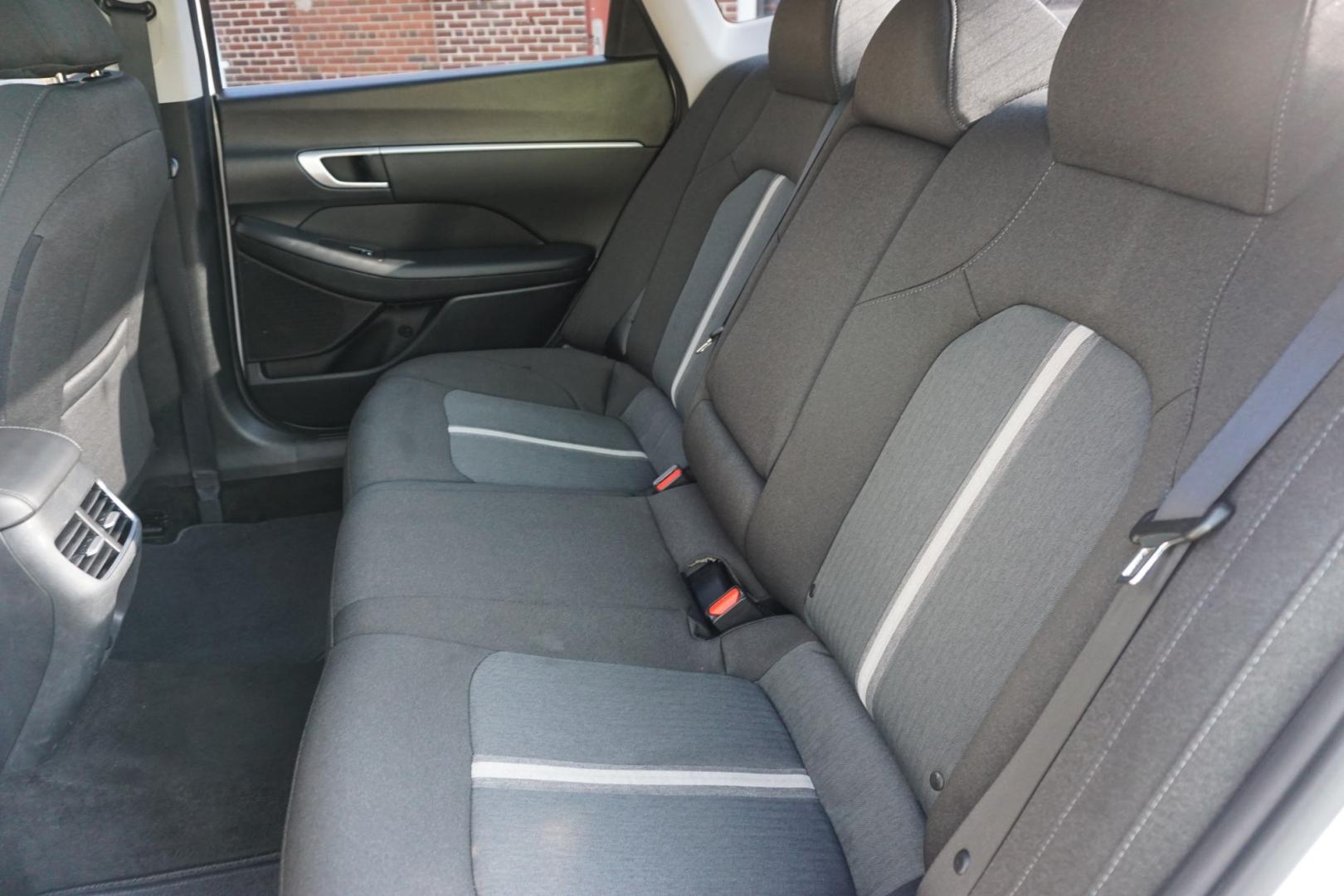 2021 WHITE /BLACK HYUNDAI SONATA SEL (5NPEF4JA5MH) with an 2.5L I4 engine, AUTOMATIC transmission, located at 312 Centre Ave, Schuylkill Haven, PA, 17972, (570) 593-5278, 40.638130, -76.177383- Photo#32