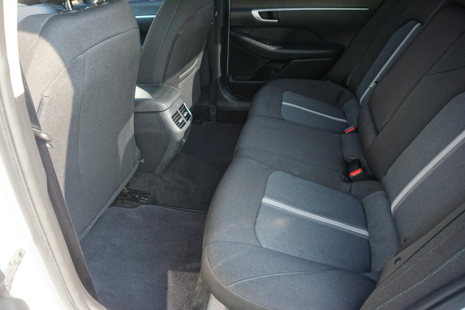 2021 WHITE /BLACK HYUNDAI SONATA SEL (5NPEF4JA5MH) with an 2.5L I4 engine, AUTOMATIC transmission, located at 312 Centre Ave, Schuylkill Haven, PA, 17972, (570) 593-5278, 40.638130, -76.177383- Photo#33