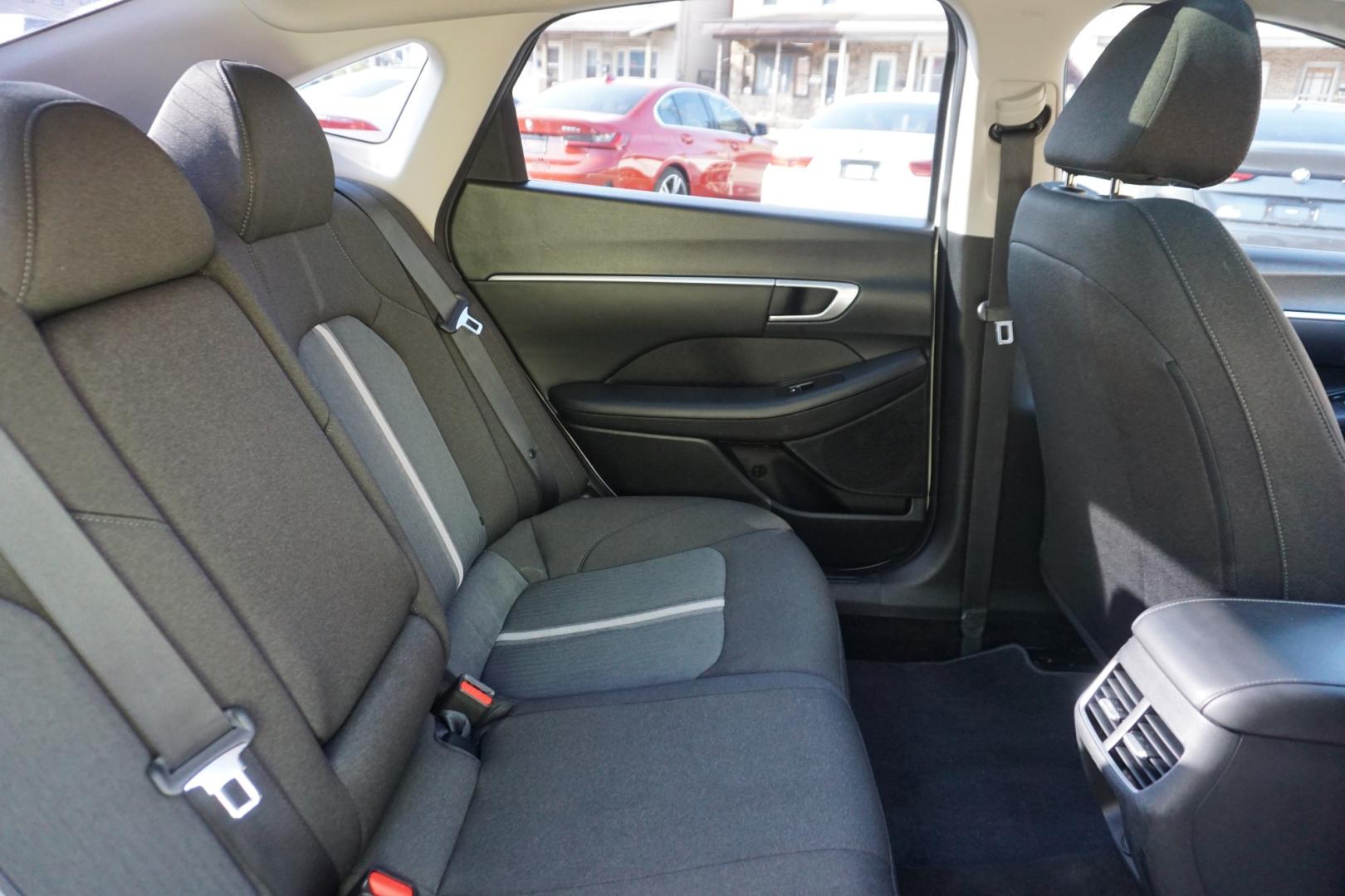 2021 WHITE /BLACK HYUNDAI SONATA SEL (5NPEF4JA5MH) with an 2.5L I4 engine, AUTOMATIC transmission, located at 312 Centre Ave, Schuylkill Haven, PA, 17972, (570) 593-5278, 40.638130, -76.177383- Photo#36