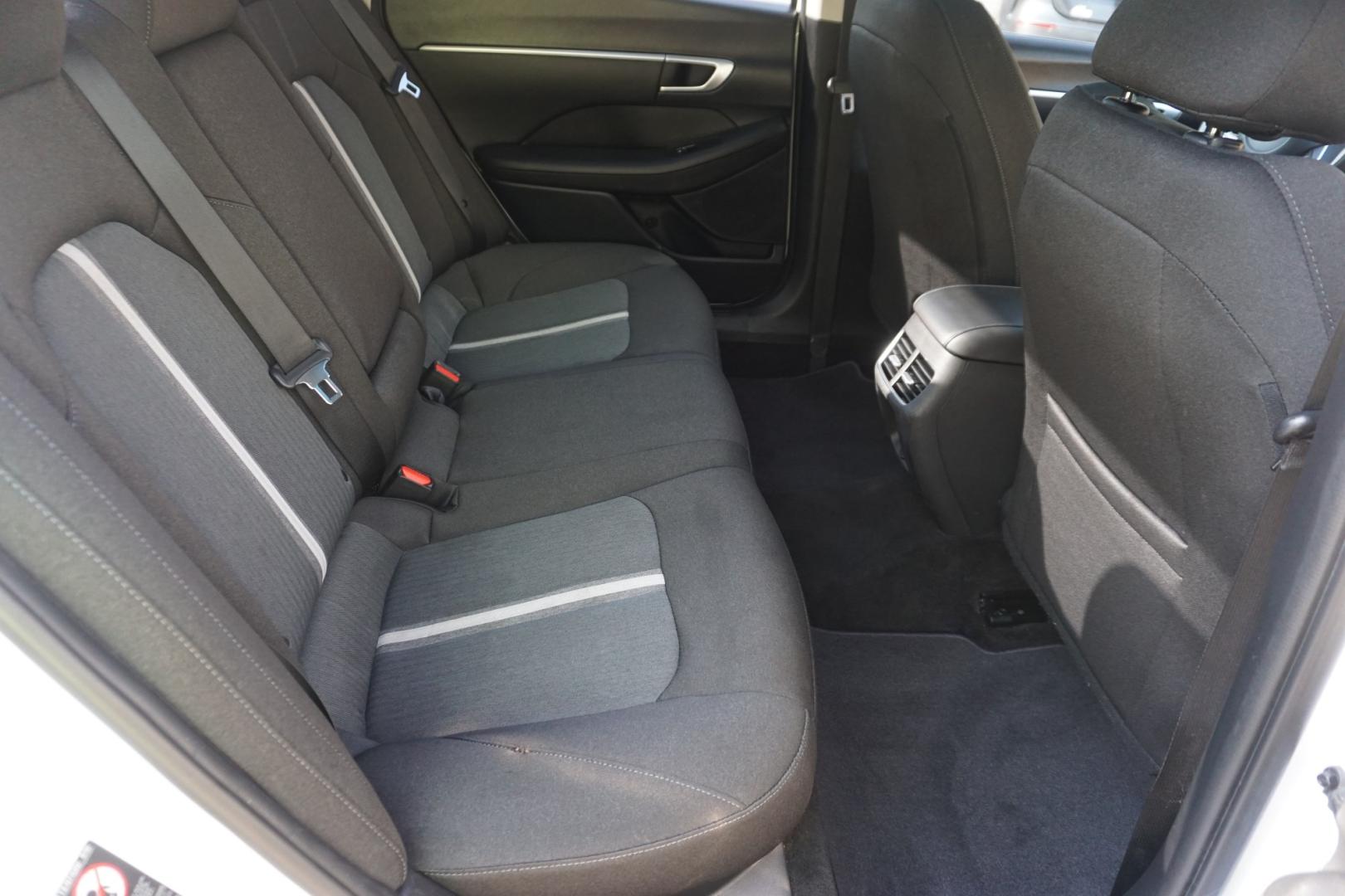 2021 WHITE /BLACK HYUNDAI SONATA SEL (5NPEF4JA5MH) with an 2.5L I4 engine, AUTOMATIC transmission, located at 312 Centre Ave, Schuylkill Haven, PA, 17972, (570) 593-5278, 40.638130, -76.177383- Photo#38