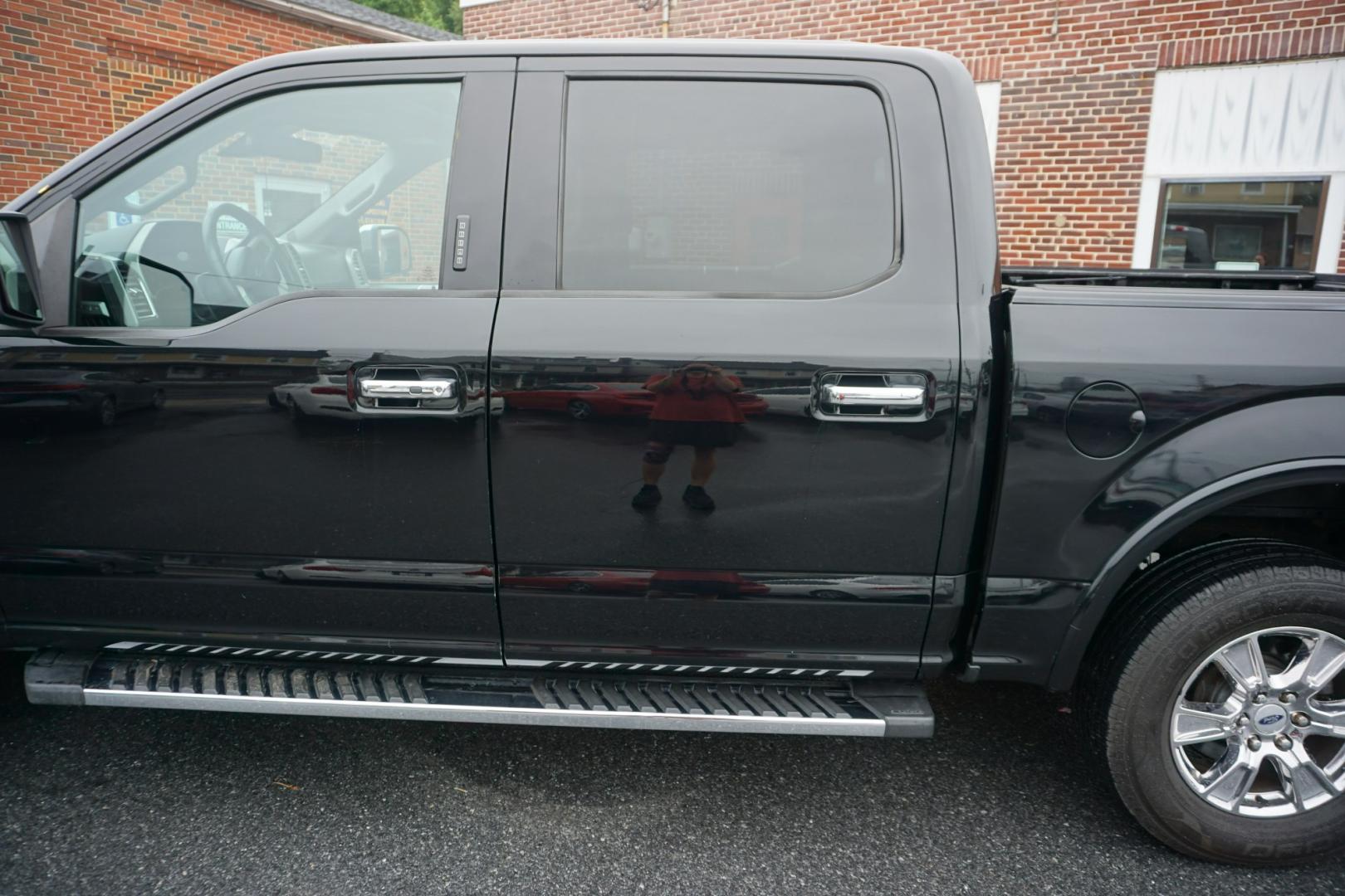 2016 BLACK /BLACK FORD F-150 XLT (1FTEW1EF8GF) with an 5L V8 engine, AUTOMATIC transmission, located at 312 Centre Ave, Schuylkill Haven, PA, 17972, (570) 593-5278, 40.638130, -76.177383- Photo#5