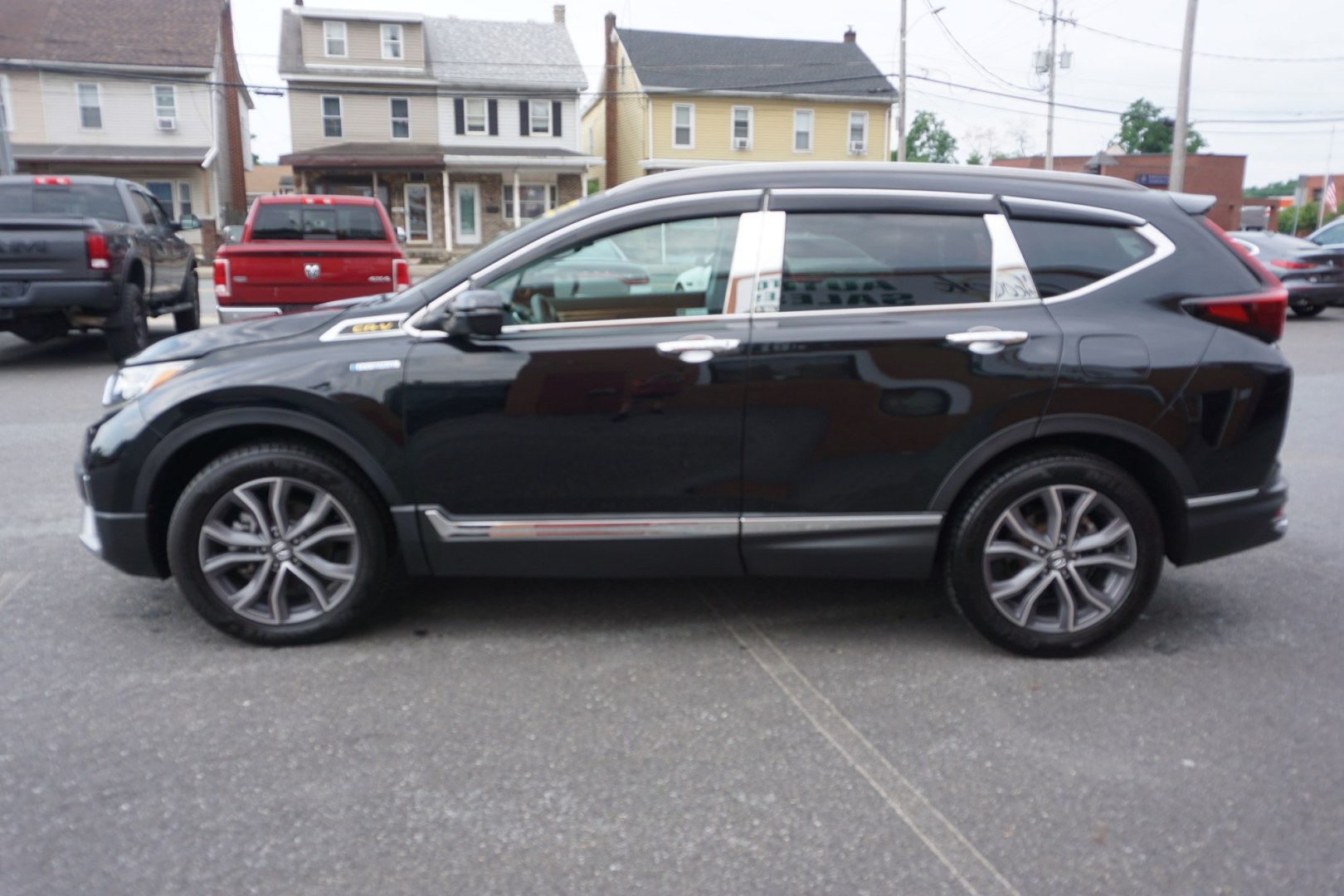2022 BLACK /BLACK HONDA CR-V HYBRID TOURING (5J6RT6H94NL) with an 2L I4 engine, CVT transmission, located at 312 Centre Ave, Schuylkill Haven, PA, 17972, (570) 593-5278, 40.638130, -76.177383- Photo#0