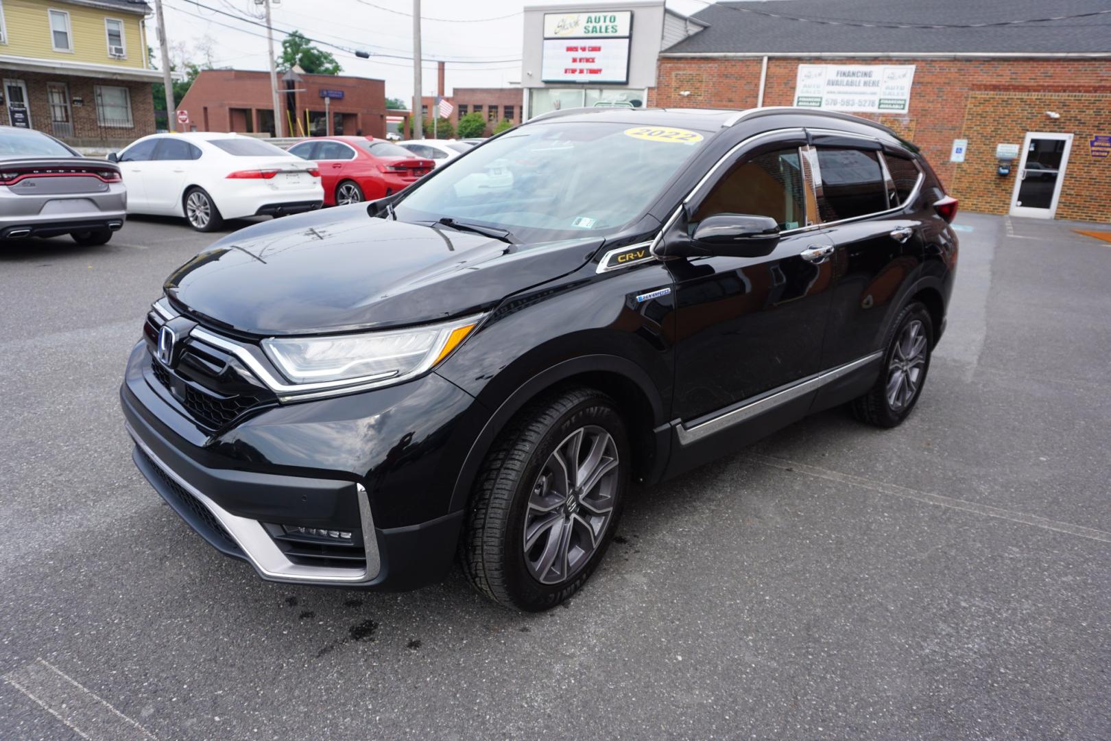 2022 BLACK /BLACK HONDA CR-V HYBRID TOURING (5J6RT6H94NL) with an 2L I4 engine, CVT transmission, located at 312 Centre Ave, Schuylkill Haven, PA, 17972, (570) 593-5278, 40.638130, -76.177383- Photo#2