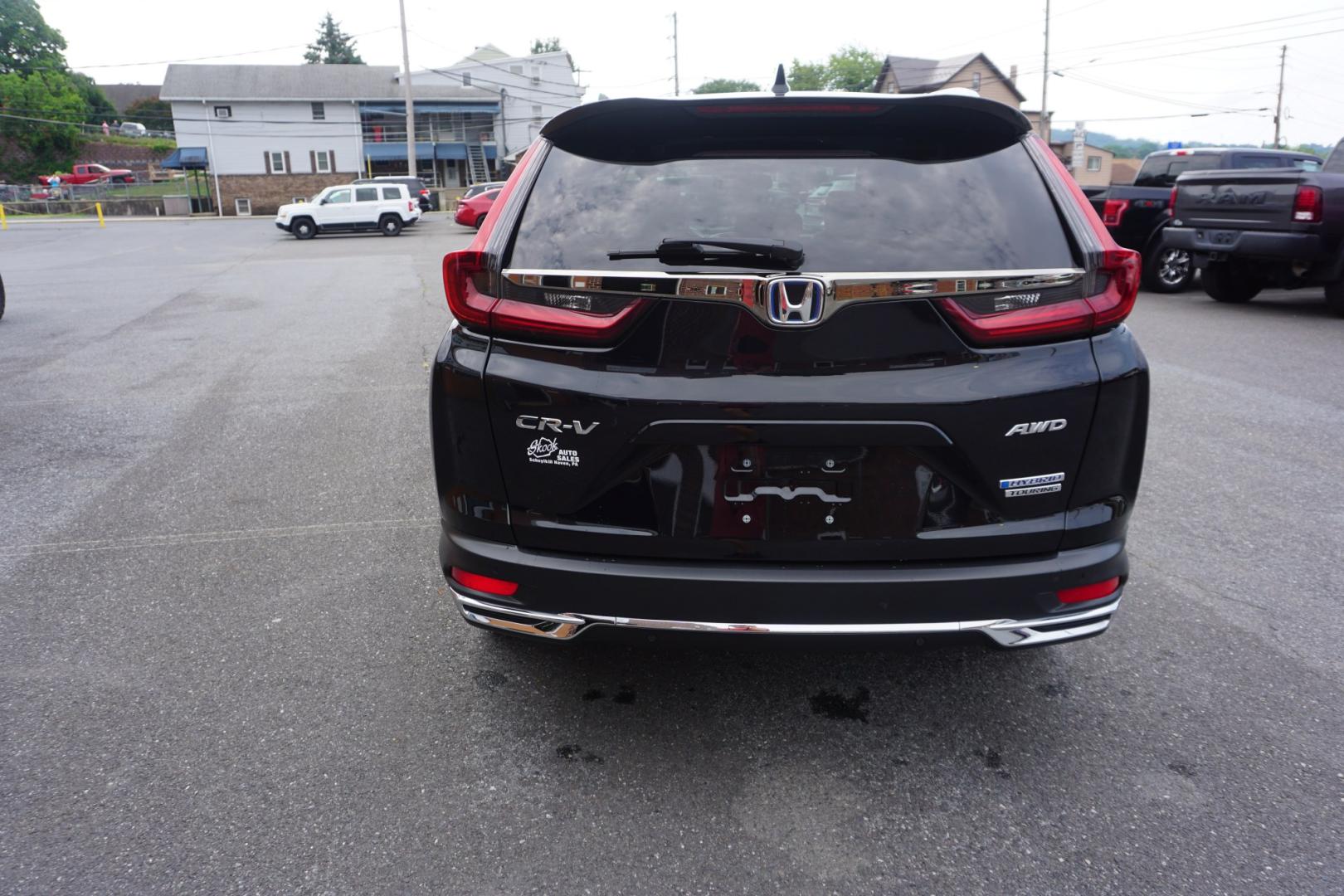 2022 BLACK /BLACK HONDA CR-V HYBRID TOURING (5J6RT6H94NL) with an 2L I4 engine, CVT transmission, located at 312 Centre Ave, Schuylkill Haven, PA, 17972, (570) 593-5278, 40.638130, -76.177383- Photo#8