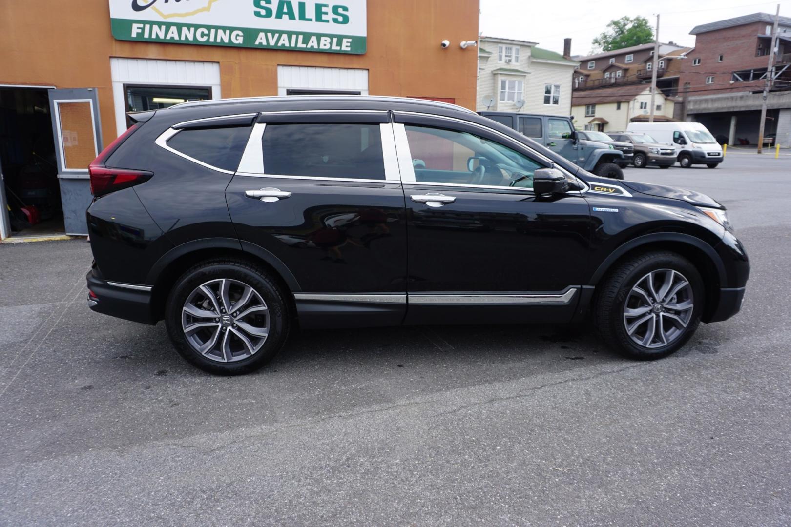 2022 BLACK /BLACK HONDA CR-V HYBRID TOURING (5J6RT6H94NL) with an 2L I4 engine, CVT transmission, located at 312 Centre Ave, Schuylkill Haven, PA, 17972, (570) 593-5278, 40.638130, -76.177383- Photo#9