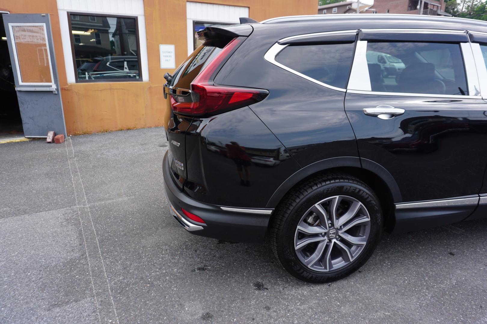 2022 BLACK /BLACK HONDA CR-V HYBRID TOURING (5J6RT6H94NL) with an 2L I4 engine, CVT transmission, located at 312 Centre Ave, Schuylkill Haven, PA, 17972, (570) 593-5278, 40.638130, -76.177383- Photo#11