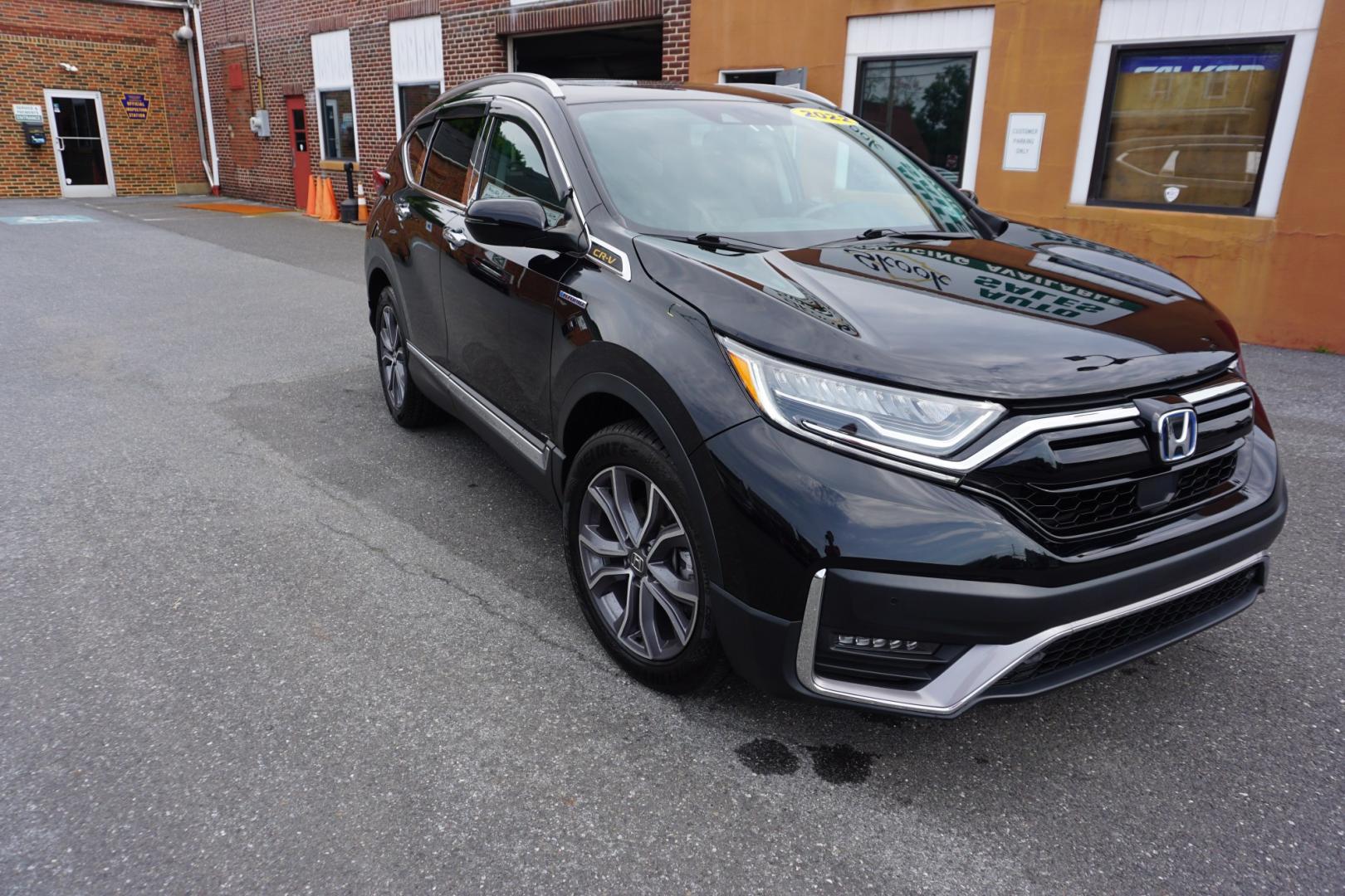 2022 BLACK /BLACK HONDA CR-V HYBRID TOURING (5J6RT6H94NL) with an 2L I4 engine, CVT transmission, located at 312 Centre Ave, Schuylkill Haven, PA, 17972, (570) 593-5278, 40.638130, -76.177383- Photo#14