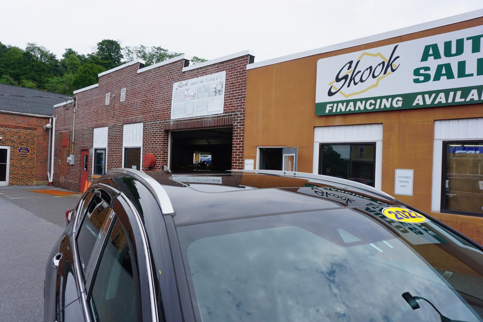2022 BLACK /BLACK HONDA CR-V HYBRID TOURING (5J6RT6H94NL) with an 2L I4 engine, CVT transmission, located at 312 Centre Ave, Schuylkill Haven, PA, 17972, (570) 593-5278, 40.638130, -76.177383- Photo#15
