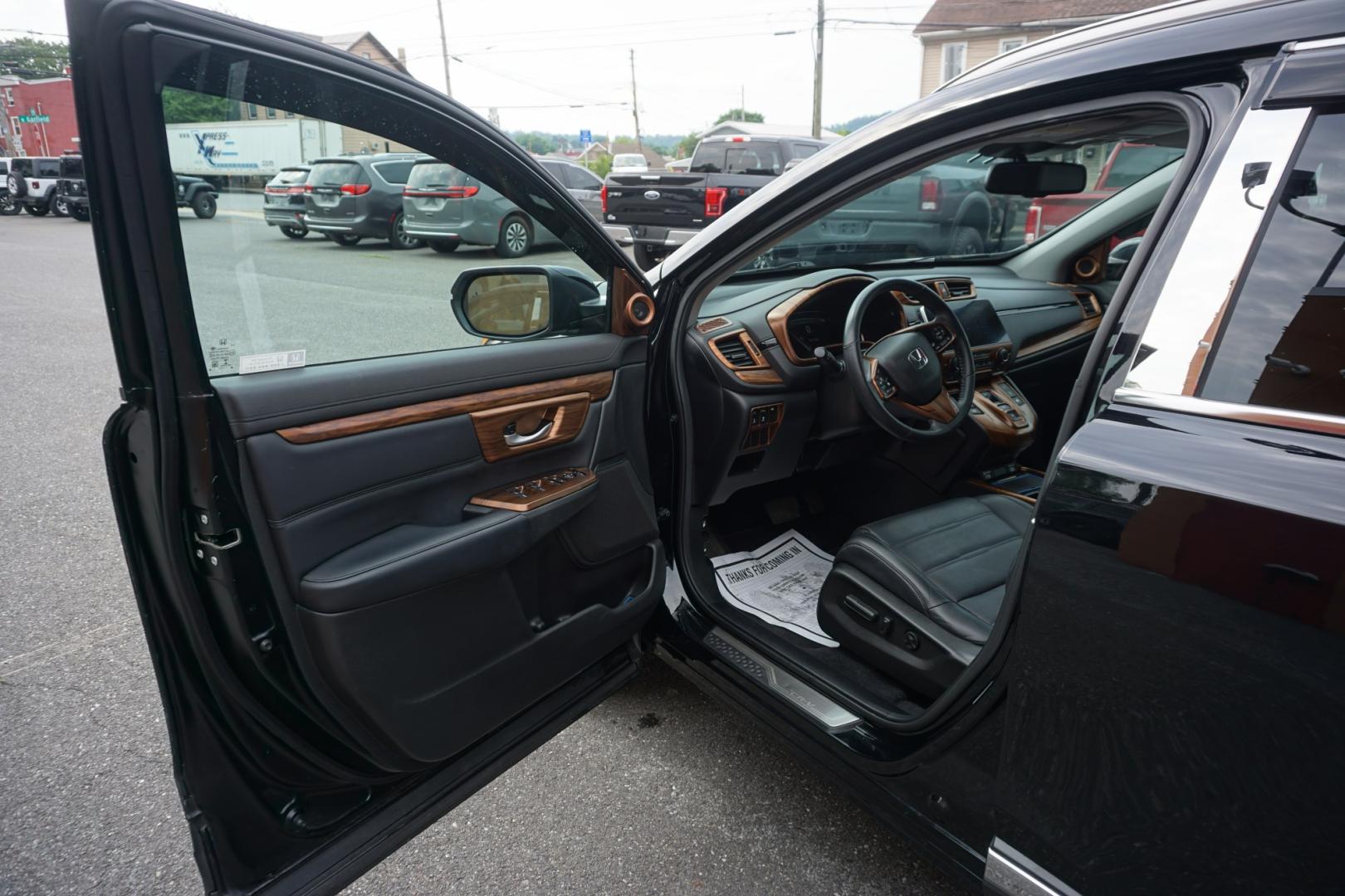 2022 BLACK /BLACK HONDA CR-V HYBRID TOURING (5J6RT6H94NL) with an 2L I4 engine, CVT transmission, located at 312 Centre Ave, Schuylkill Haven, PA, 17972, (570) 593-5278, 40.638130, -76.177383- Photo#26